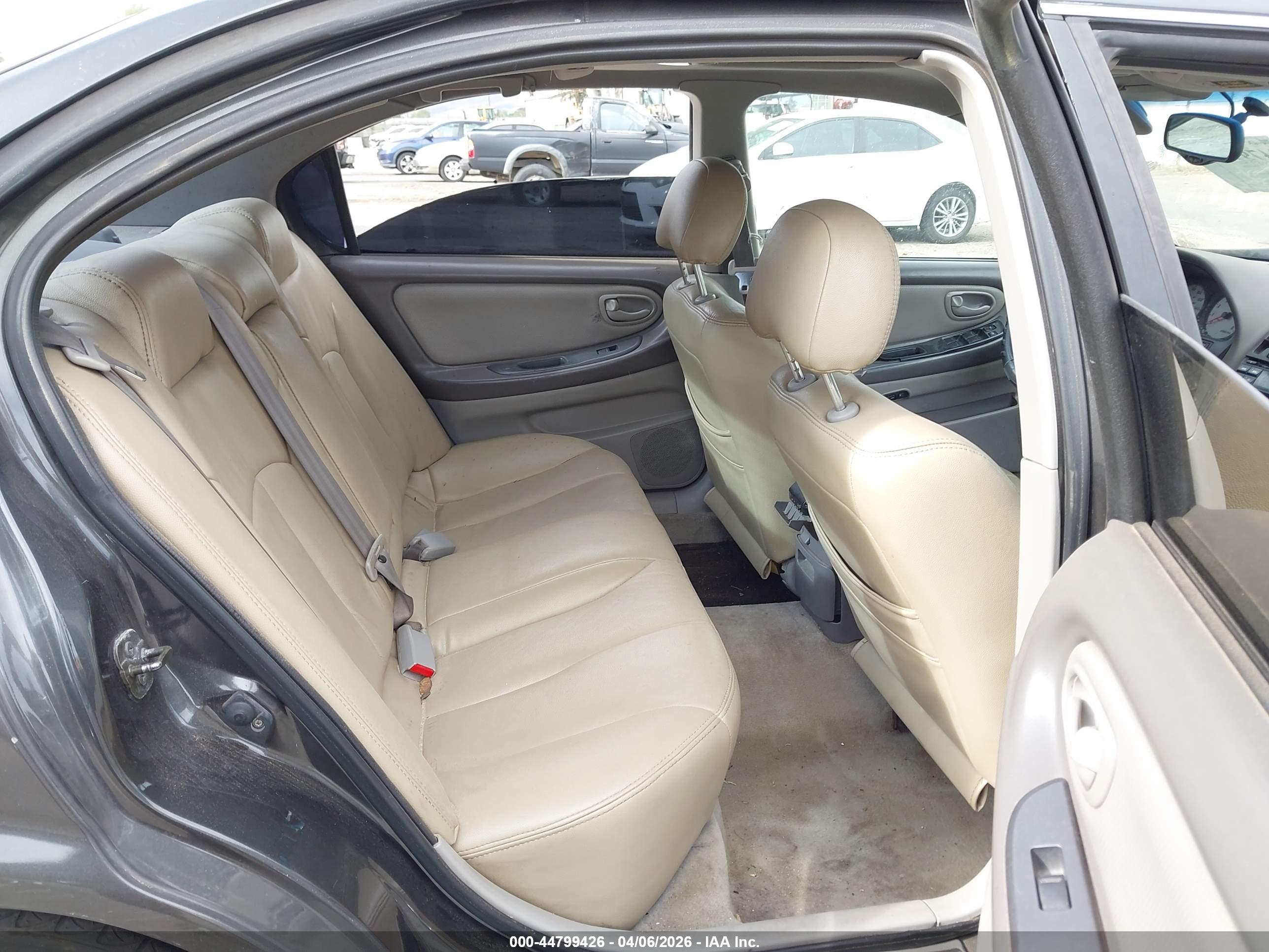 NISSAN MAXIMA image 8
