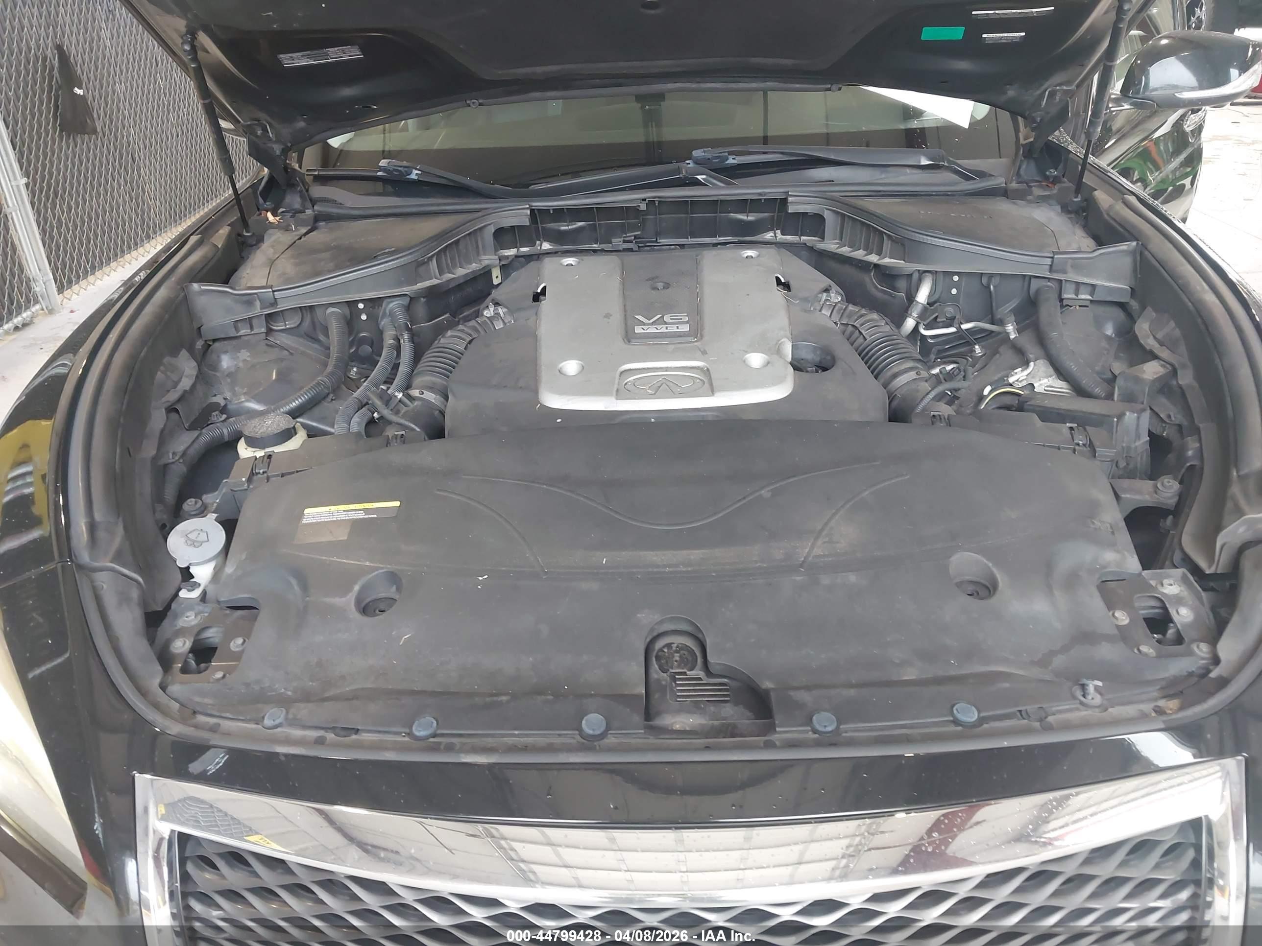 INFINITI Q70L image 10