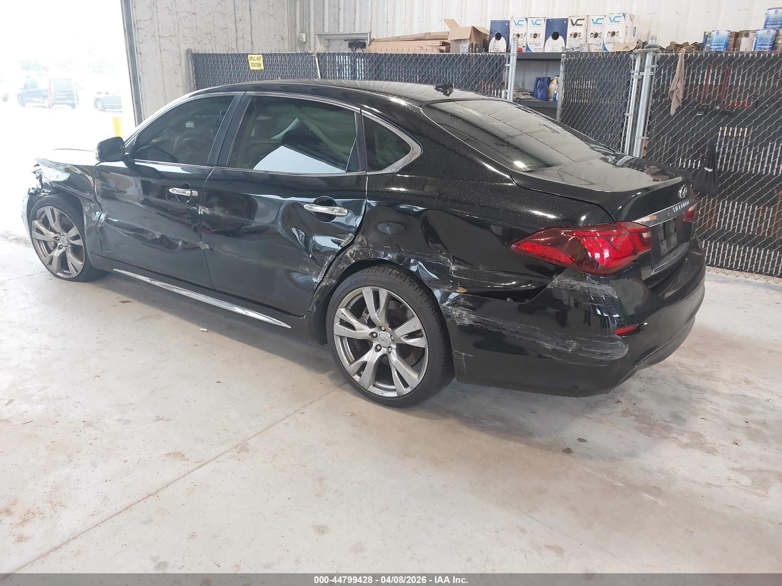 INFINITI Q70L image 3