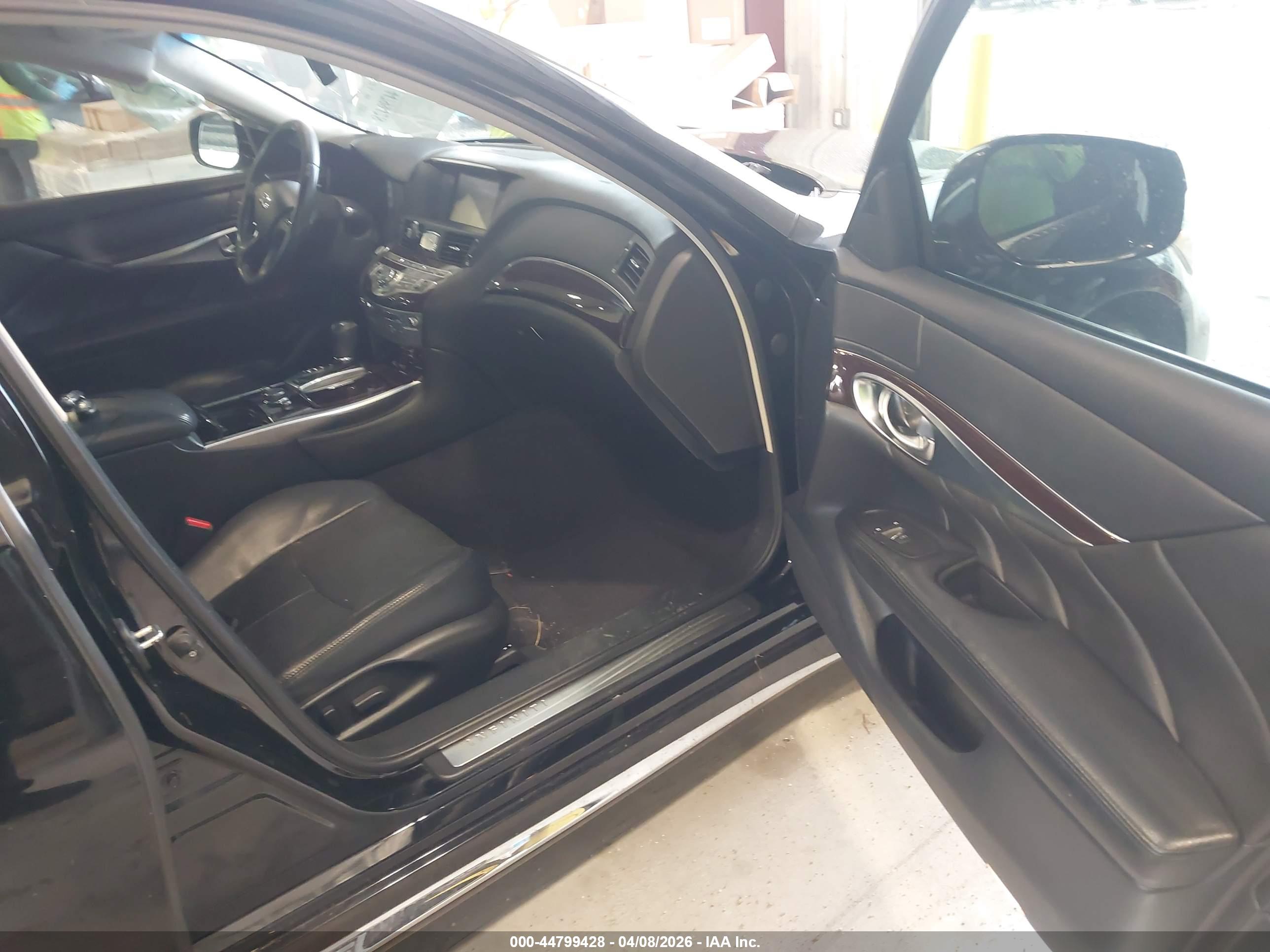 INFINITI Q70L image 5