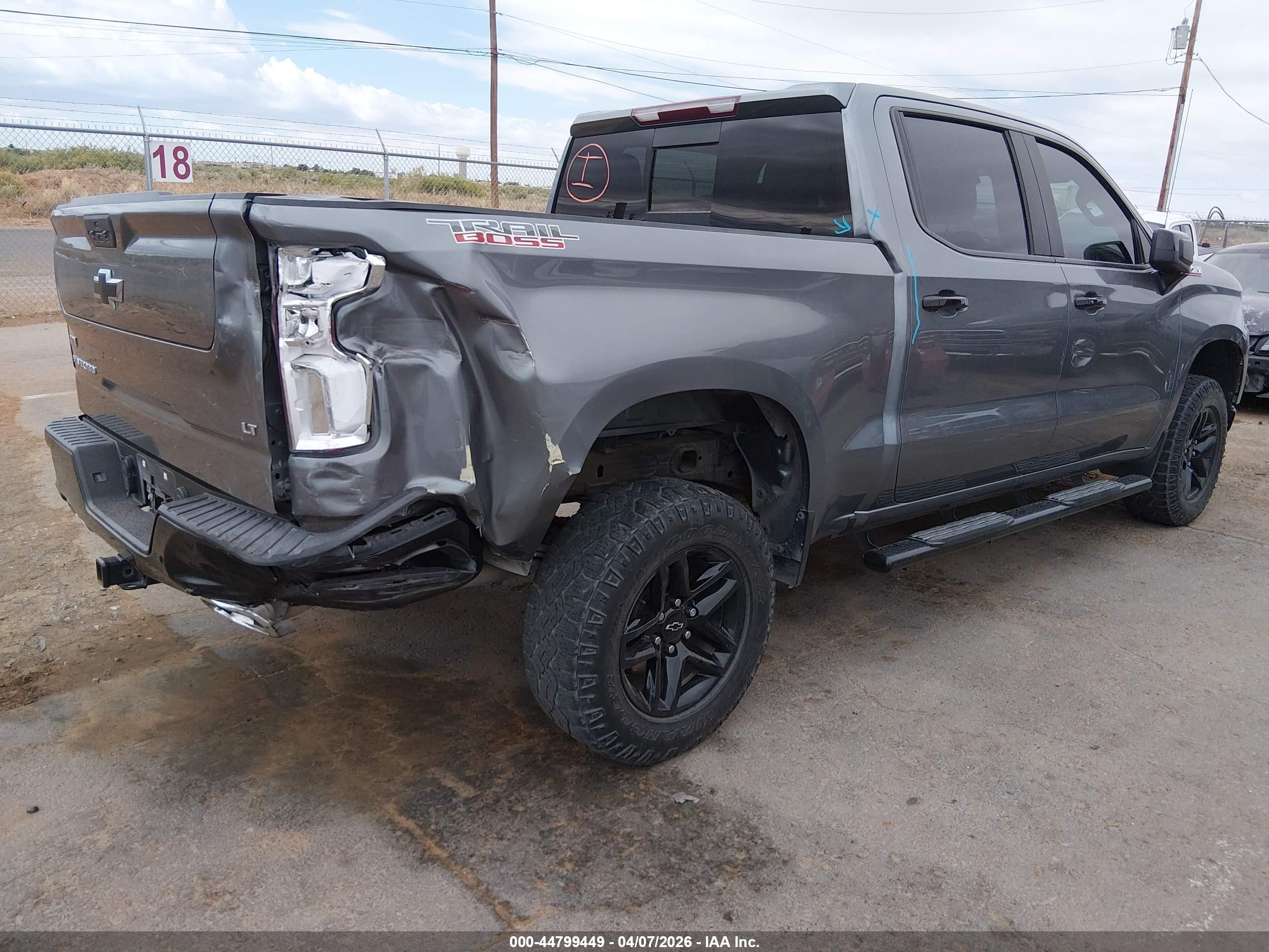 CHEVROLET SILVERADO image 4