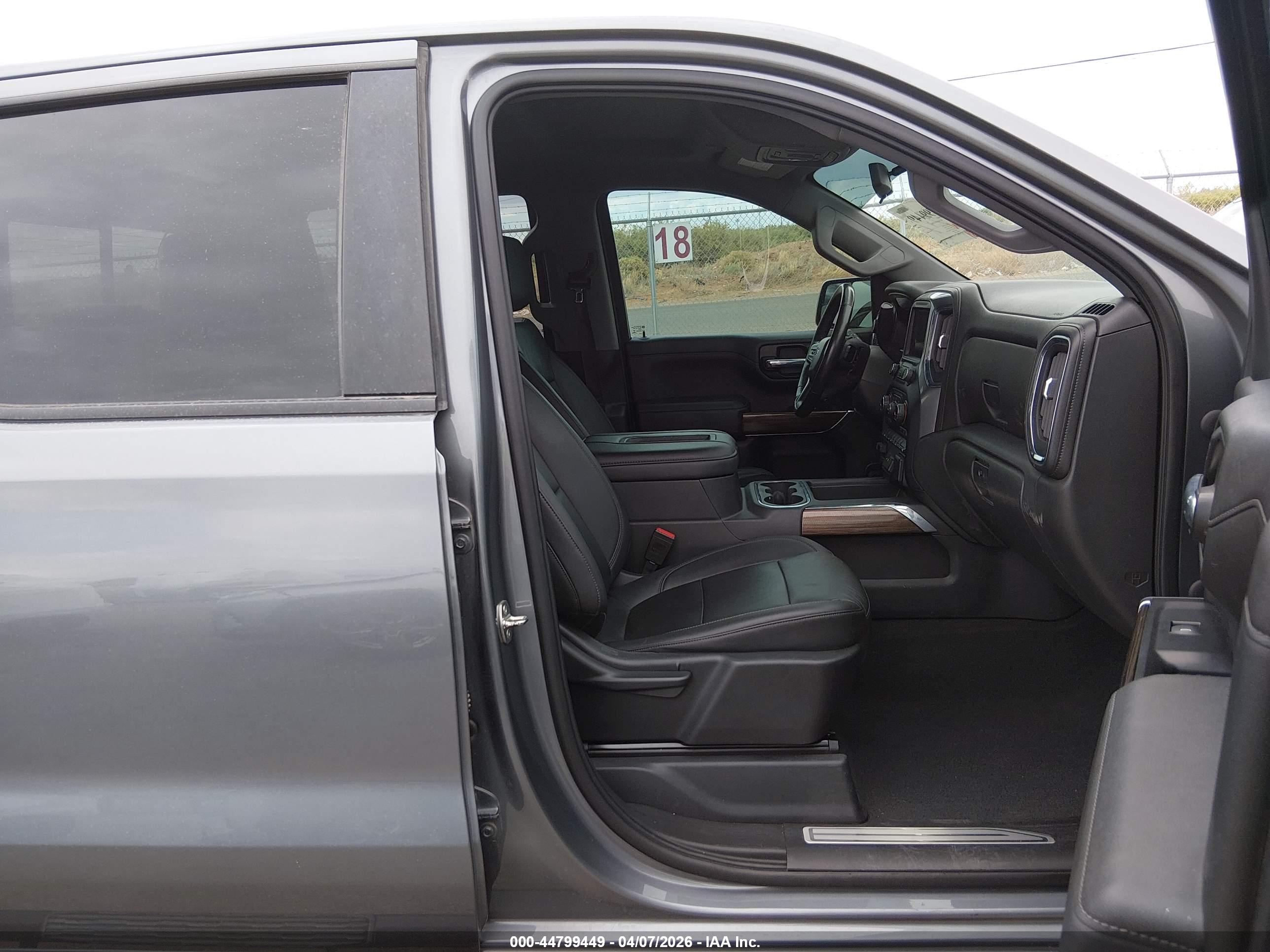 CHEVROLET SILVERADO image 5