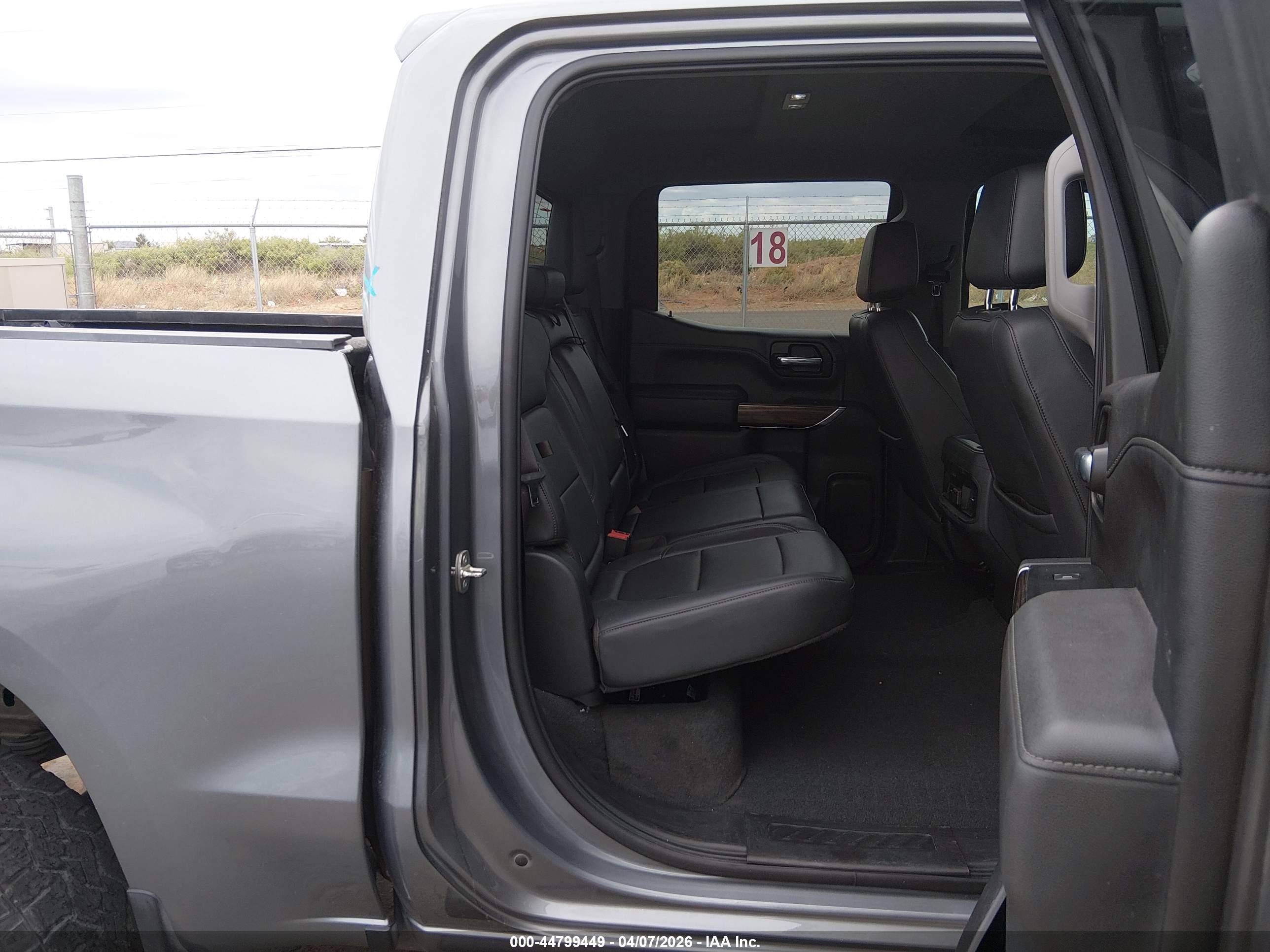 CHEVROLET SILVERADO image 8