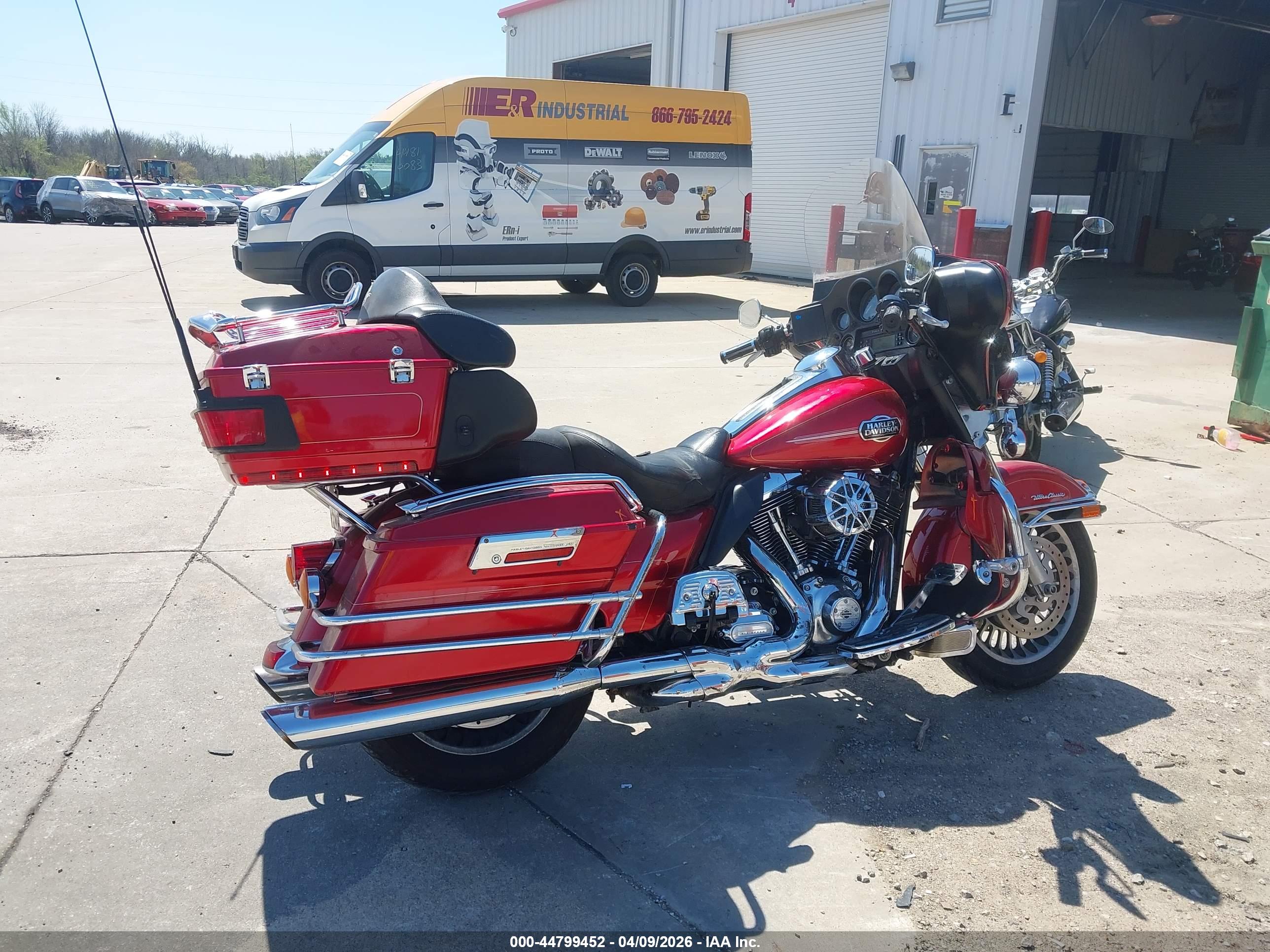 HARLEY-DAVIDSON FLHTCU image 4