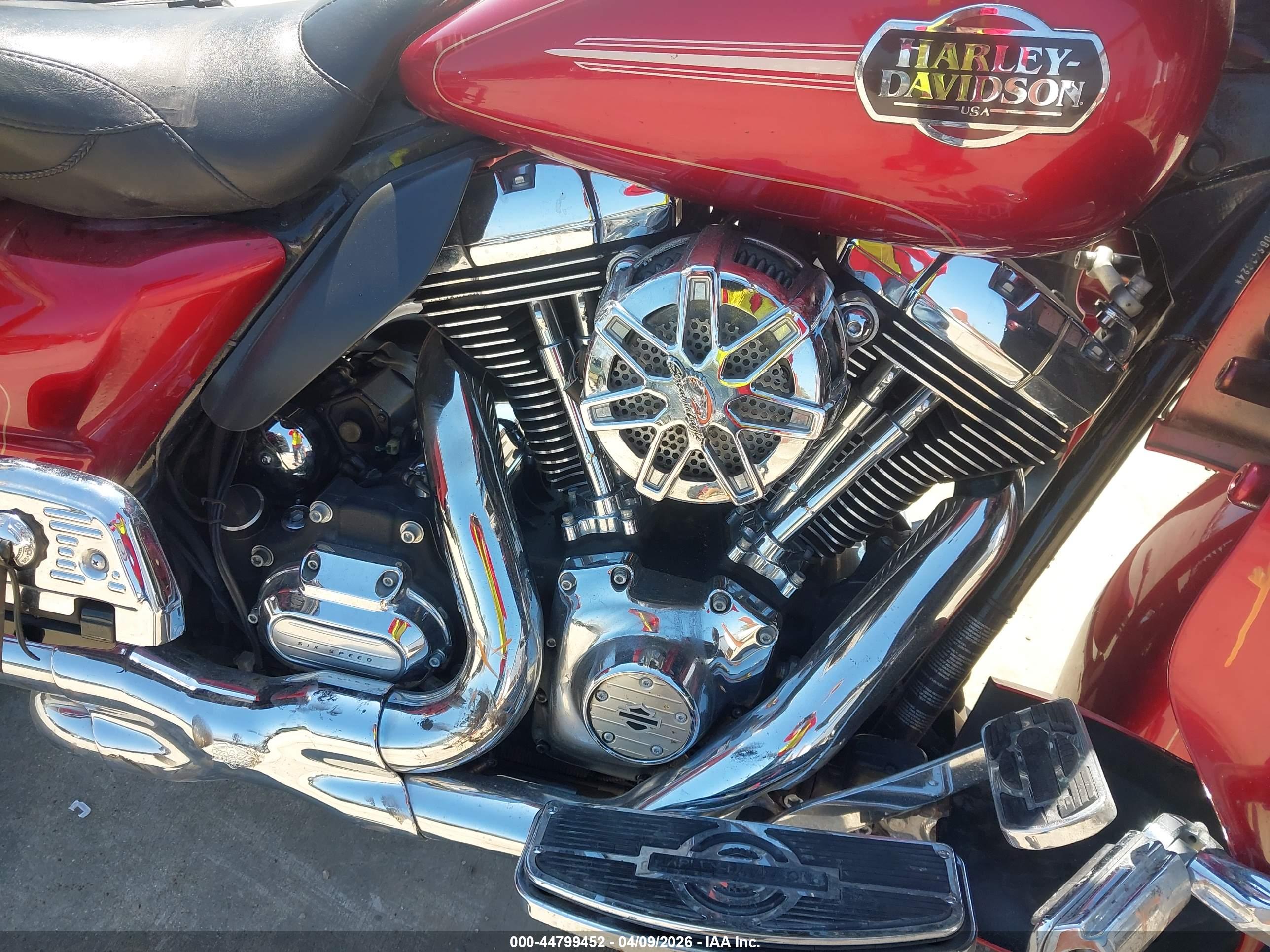 HARLEY-DAVIDSON FLHTCU image 8