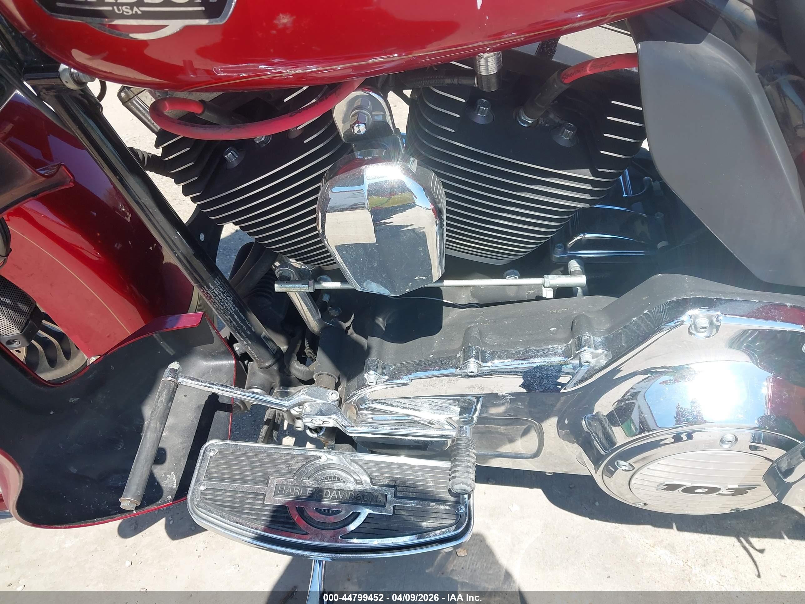 HARLEY-DAVIDSON FLHTCU image 9