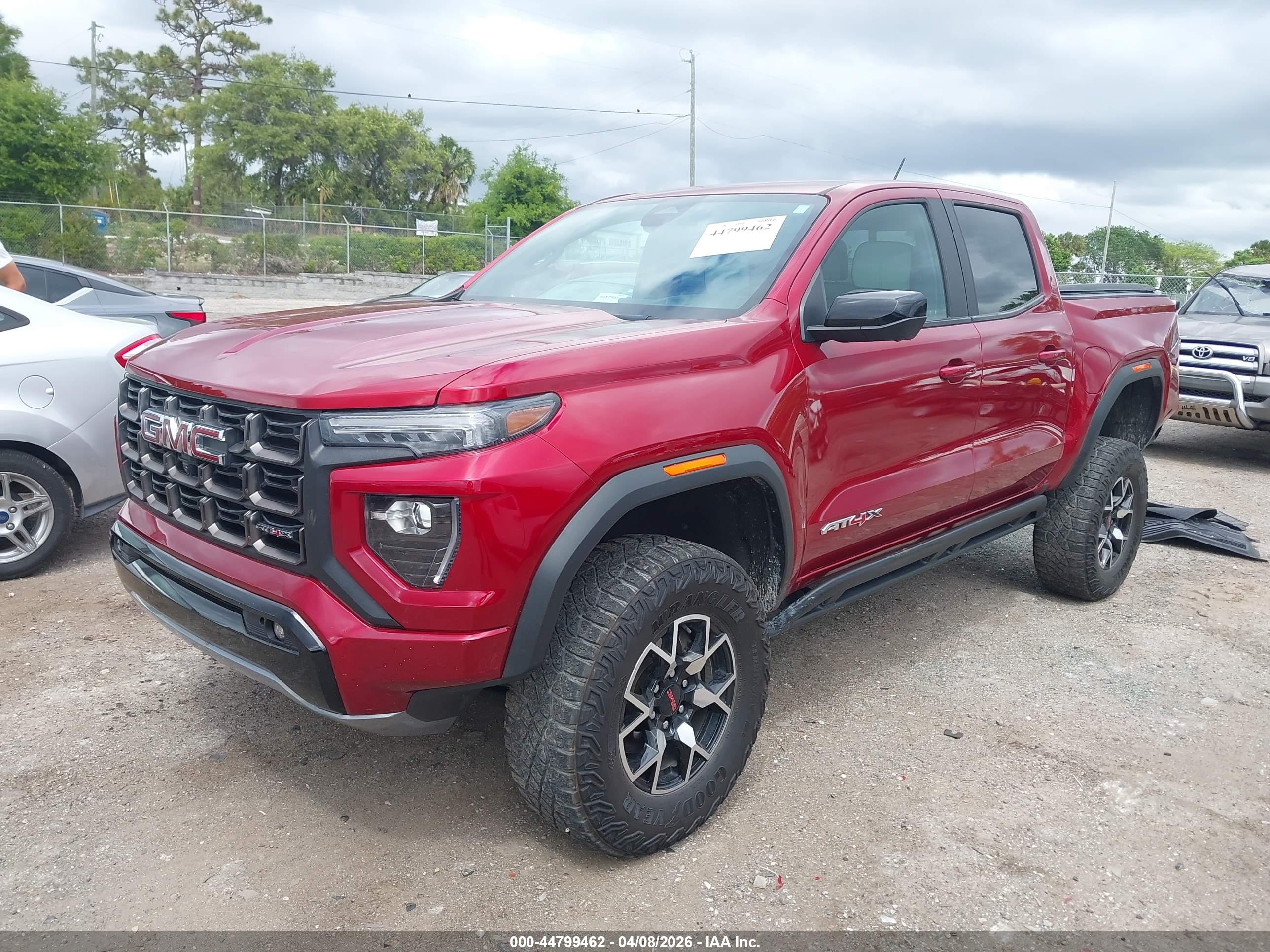 GMC CANYON image 2