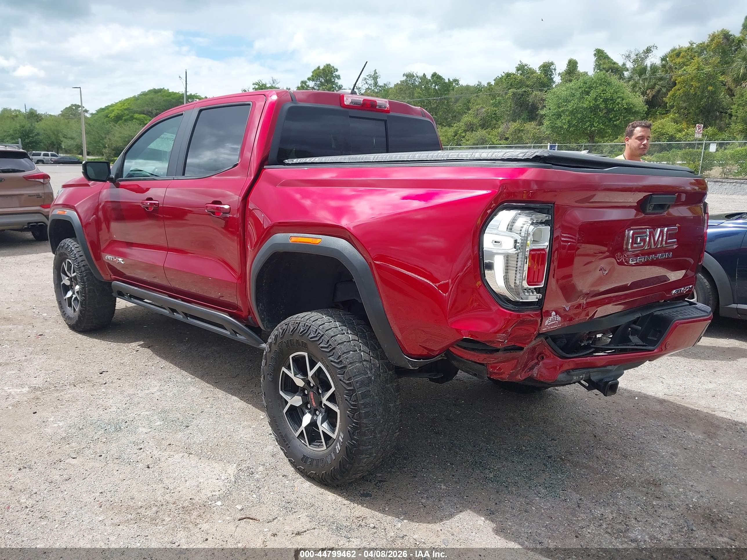 GMC CANYON image 3