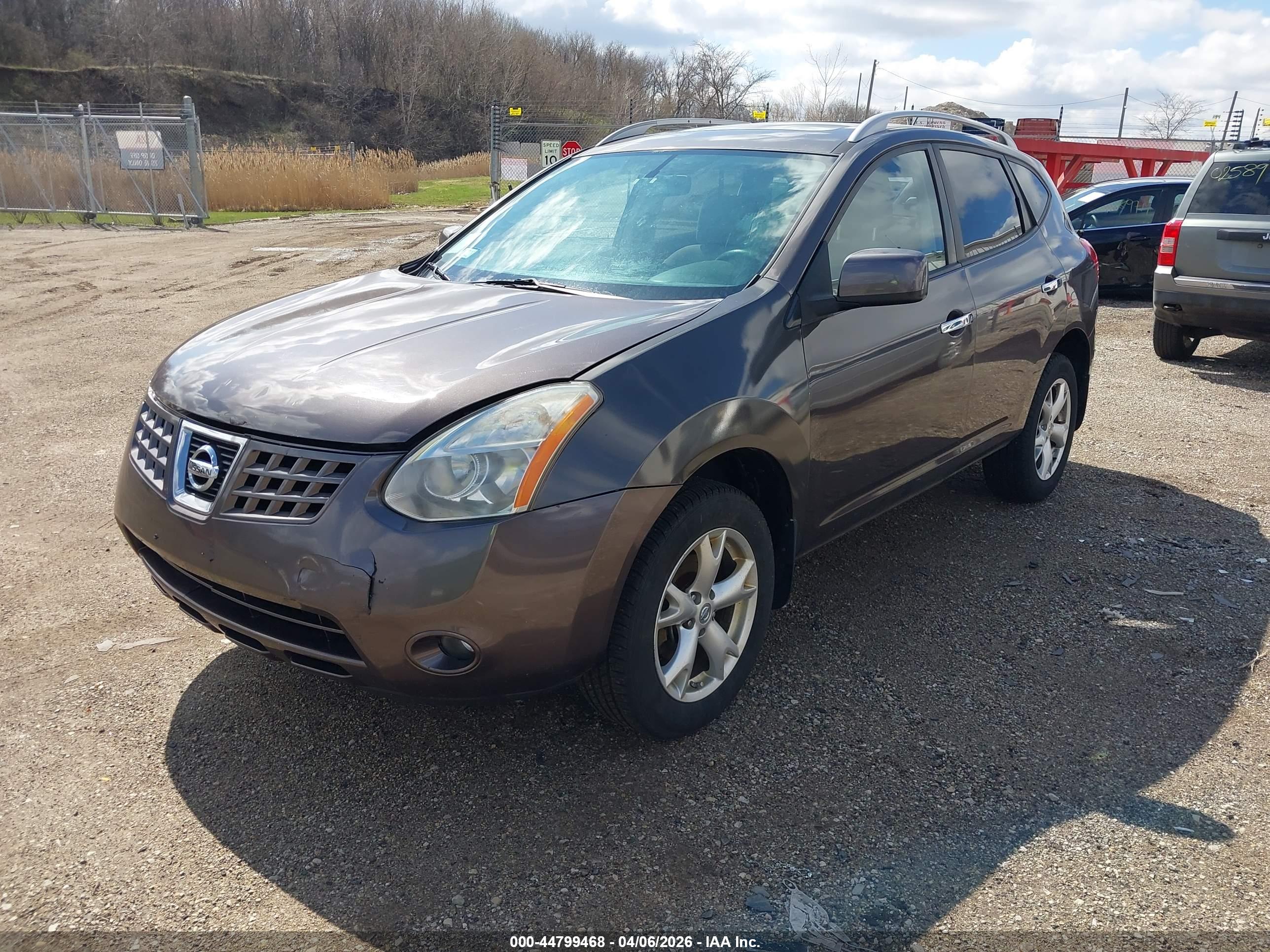 NISSAN ROGUE image 2
