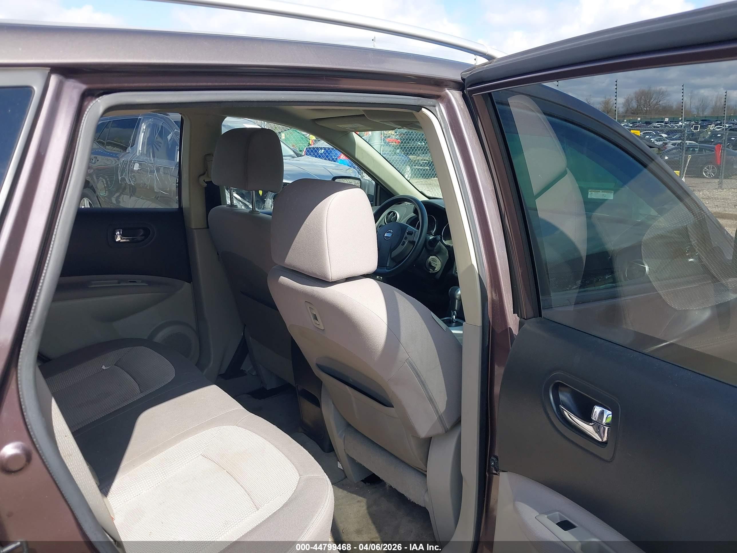 NISSAN ROGUE image 8