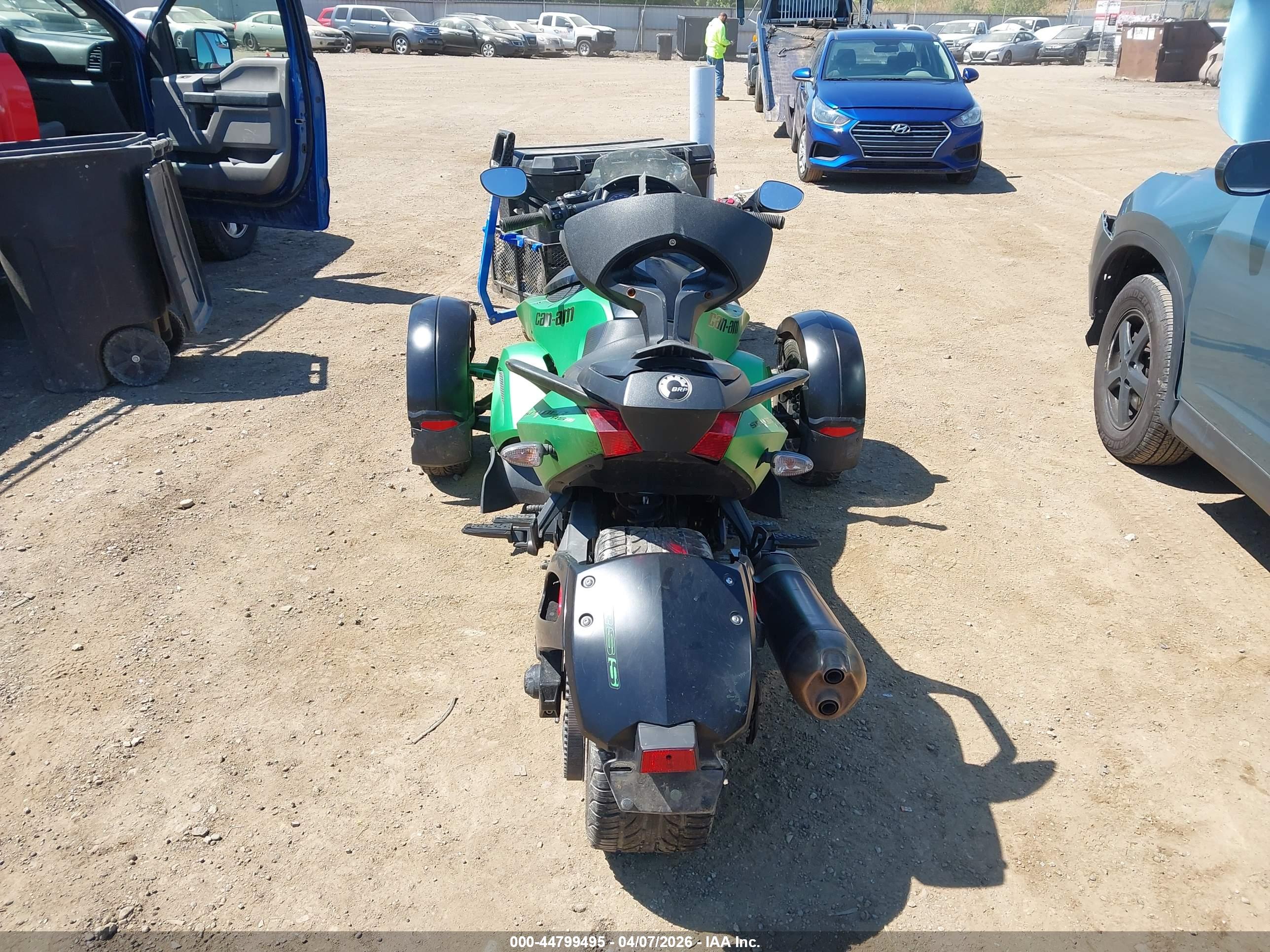 CAN-AM SPYDER image 6