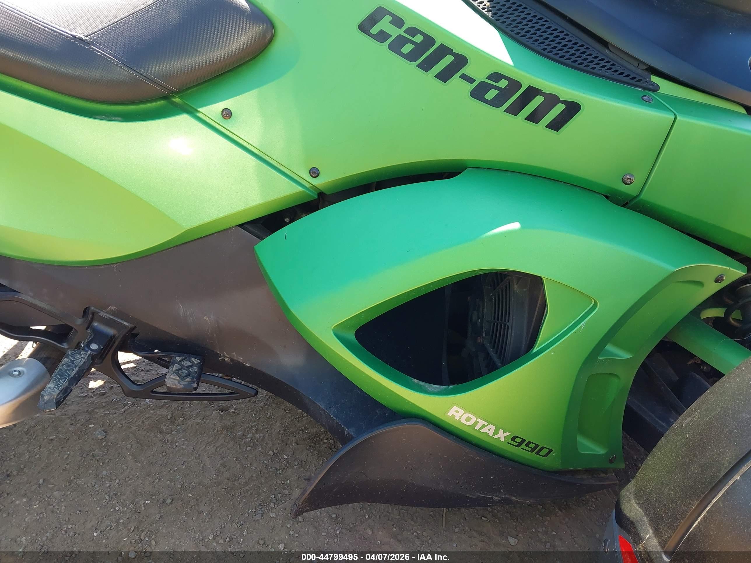 CAN-AM SPYDER image 8