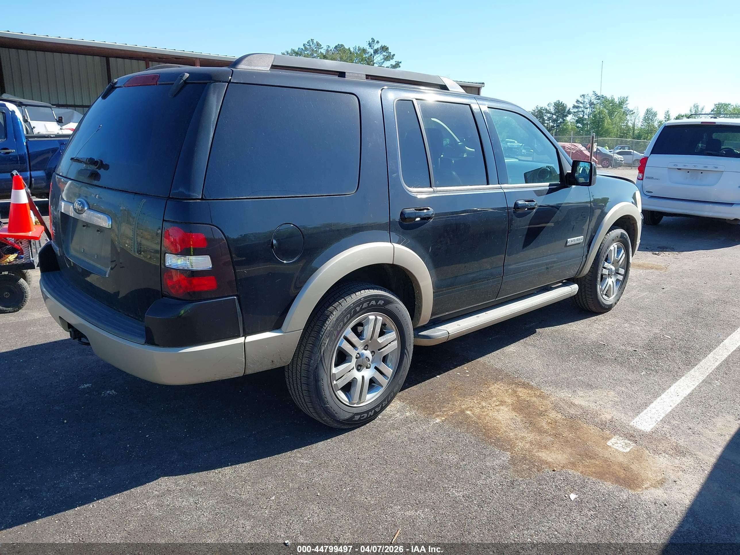 FORD EXPLORER image 4