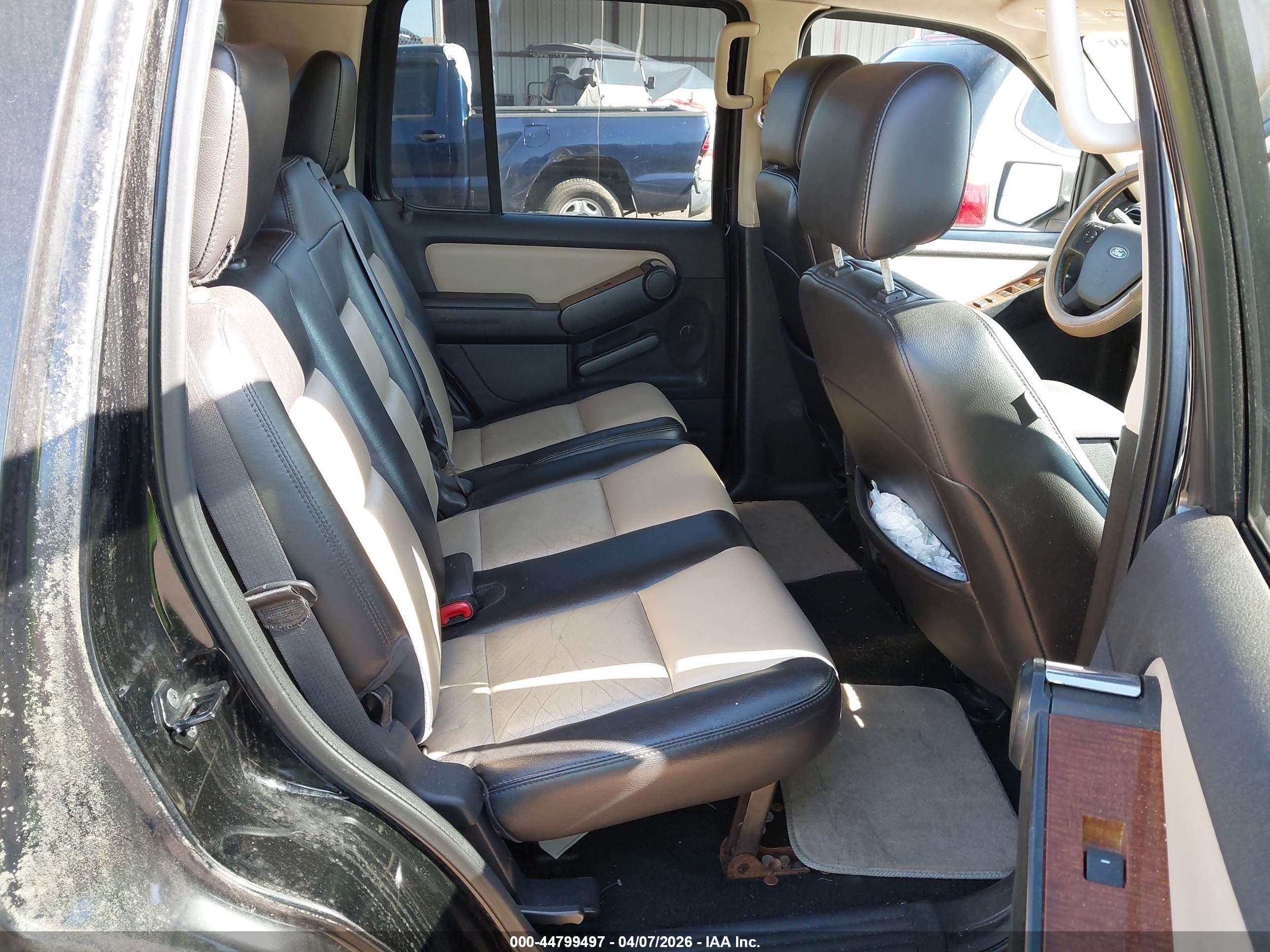 FORD EXPLORER image 8