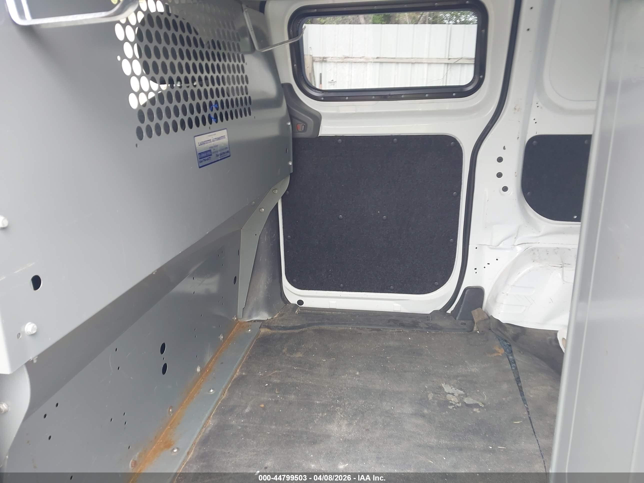 NISSAN NV200 image 8