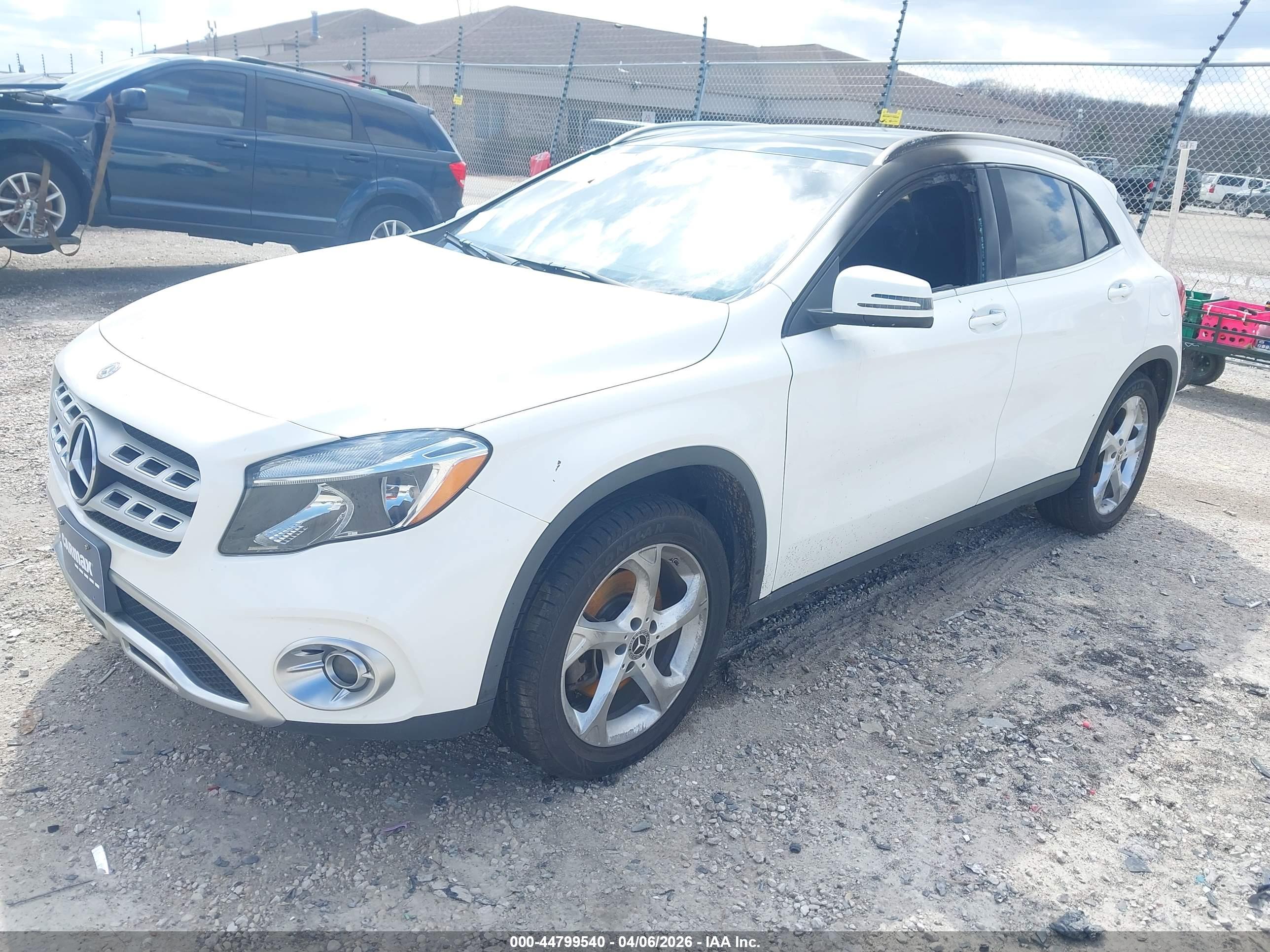 MERCEDES-BENZ GLA image 2