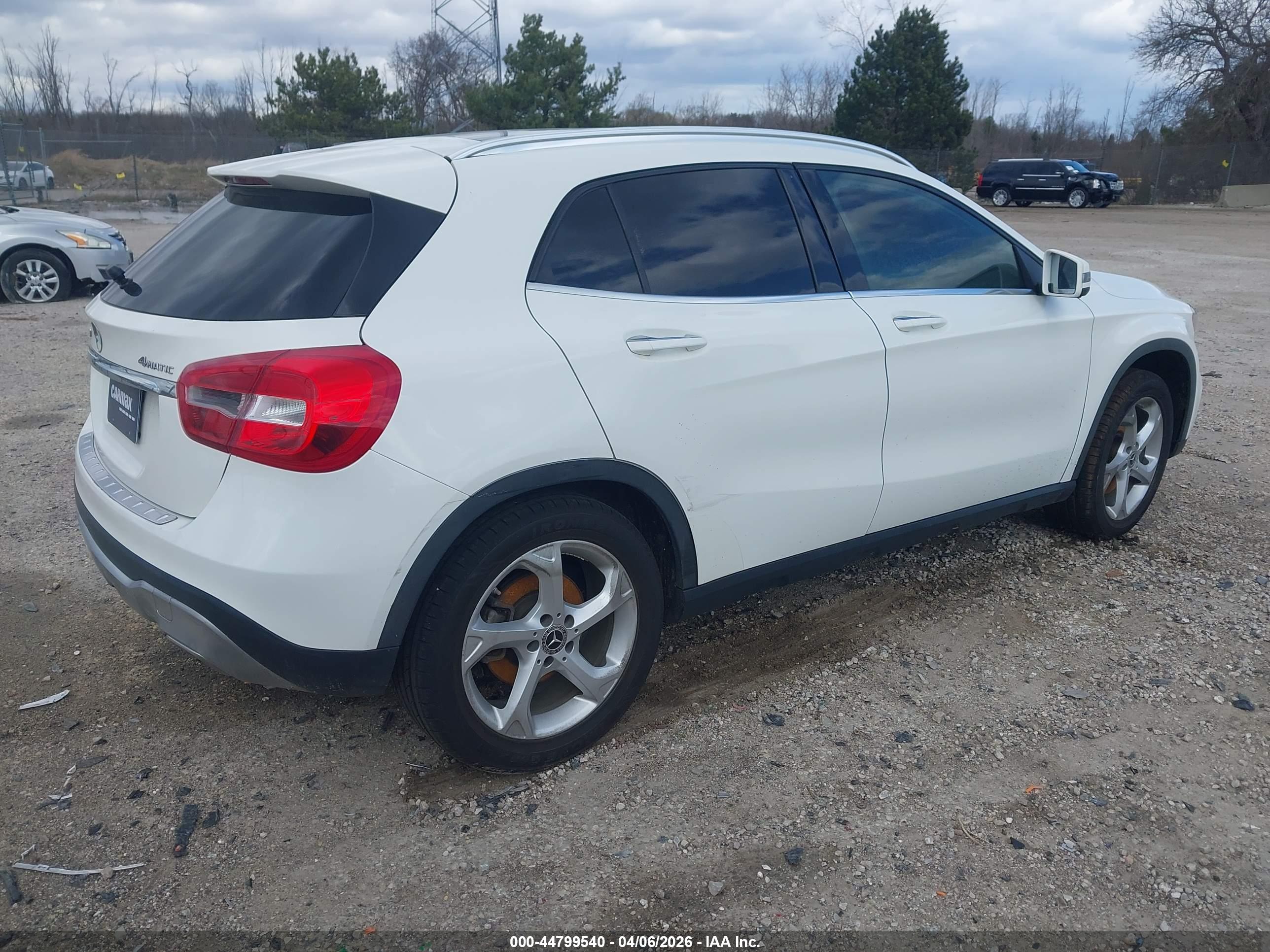 MERCEDES-BENZ GLA image 4