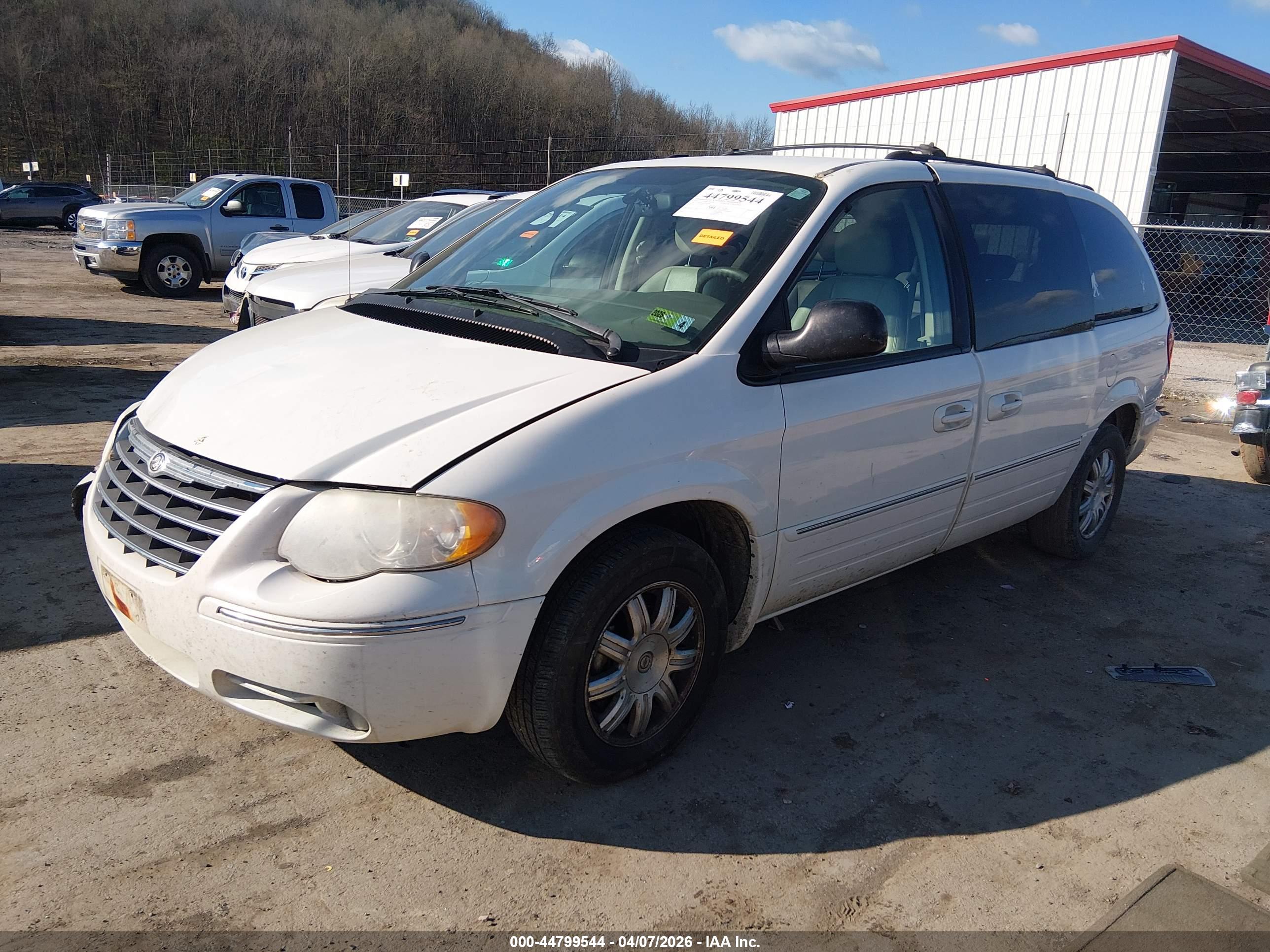 CHRYSLER TOWN image 2