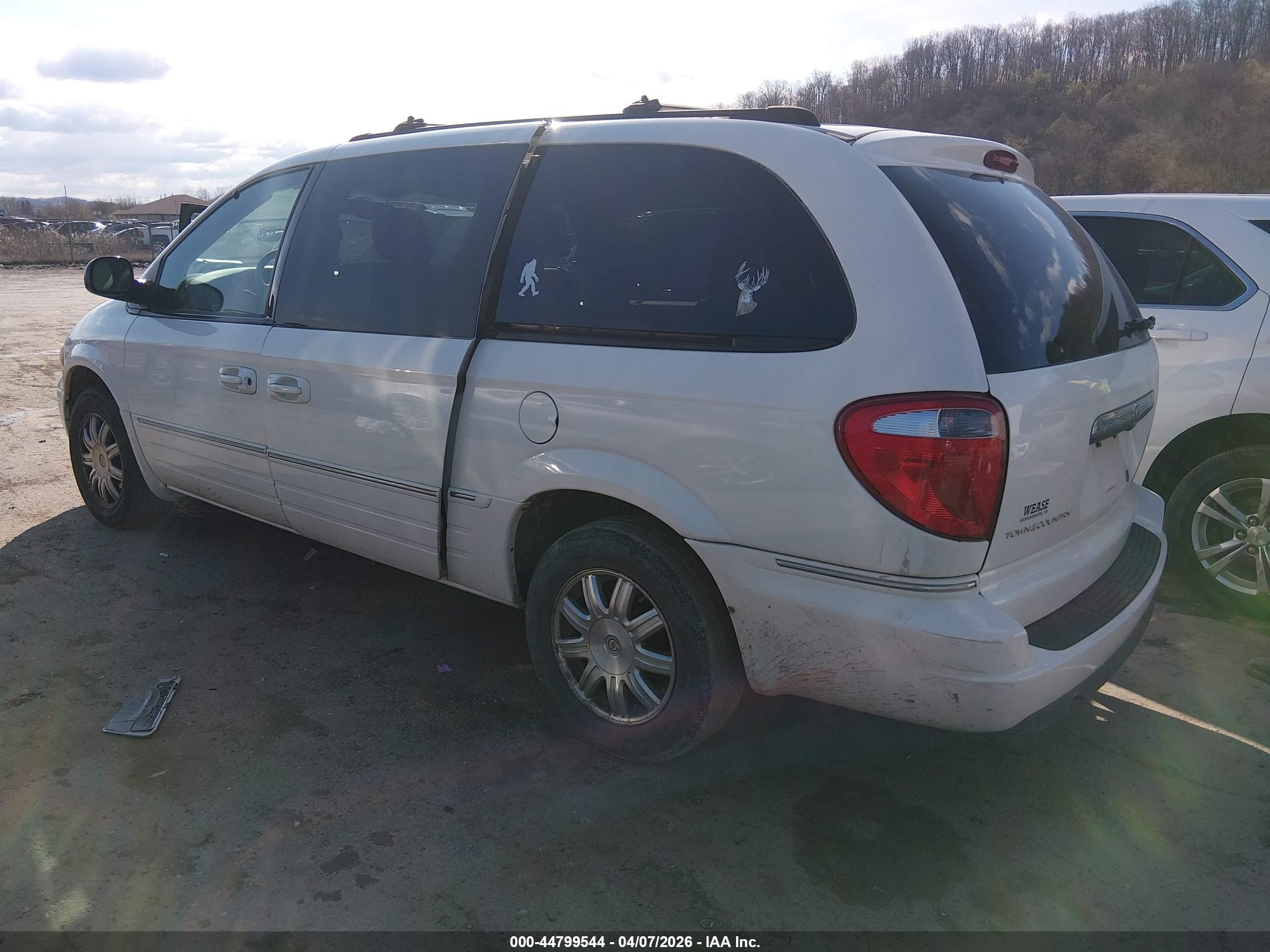 CHRYSLER TOWN image 3