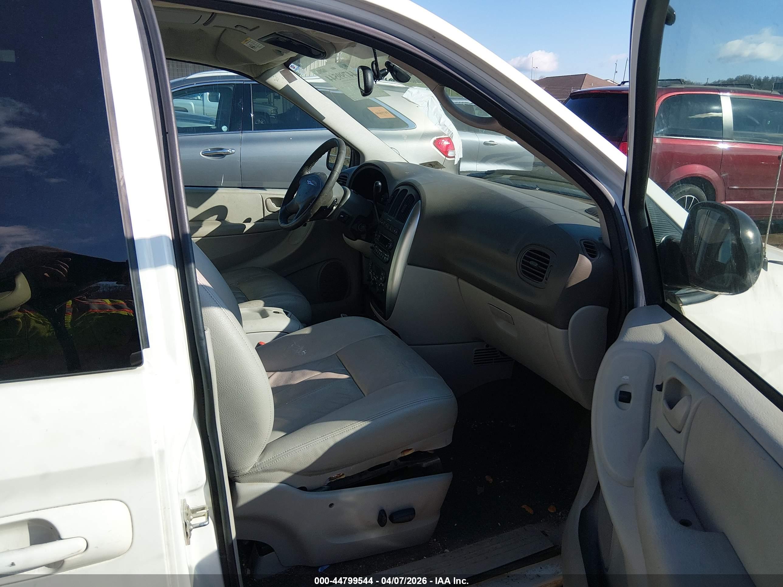 CHRYSLER TOWN image 5