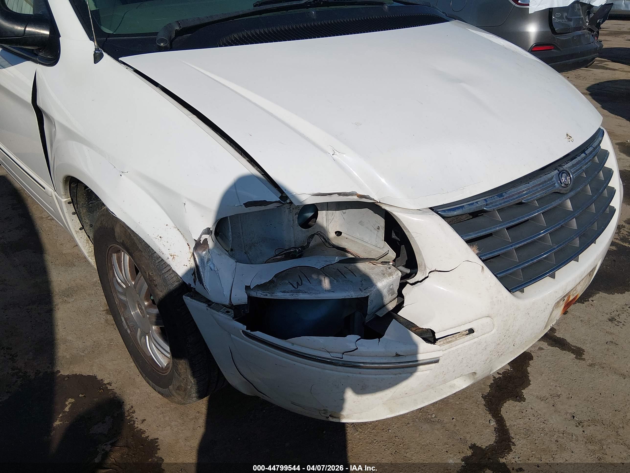 CHRYSLER TOWN image 6