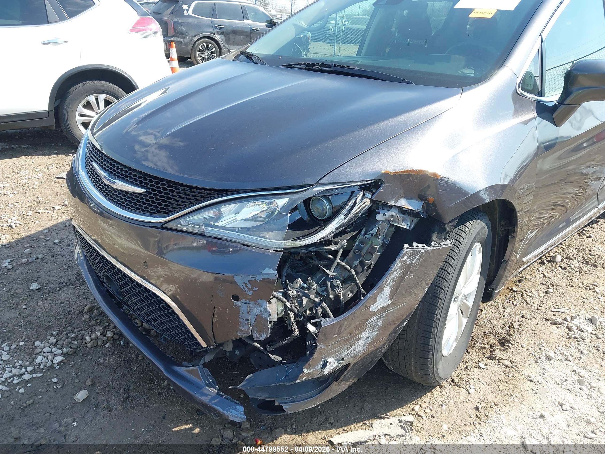 CHRYSLER PACIFICA image 6