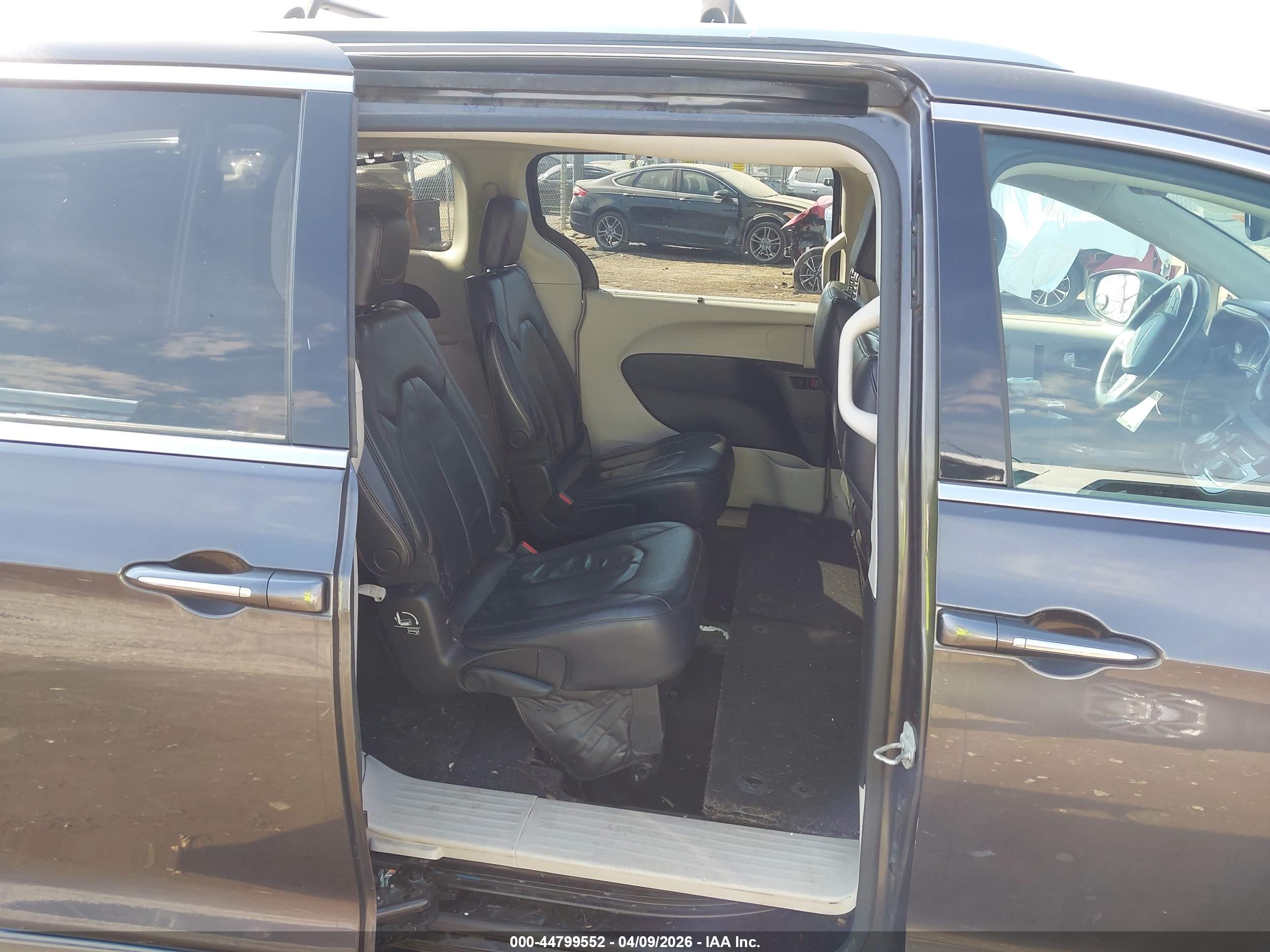 CHRYSLER PACIFICA image 8