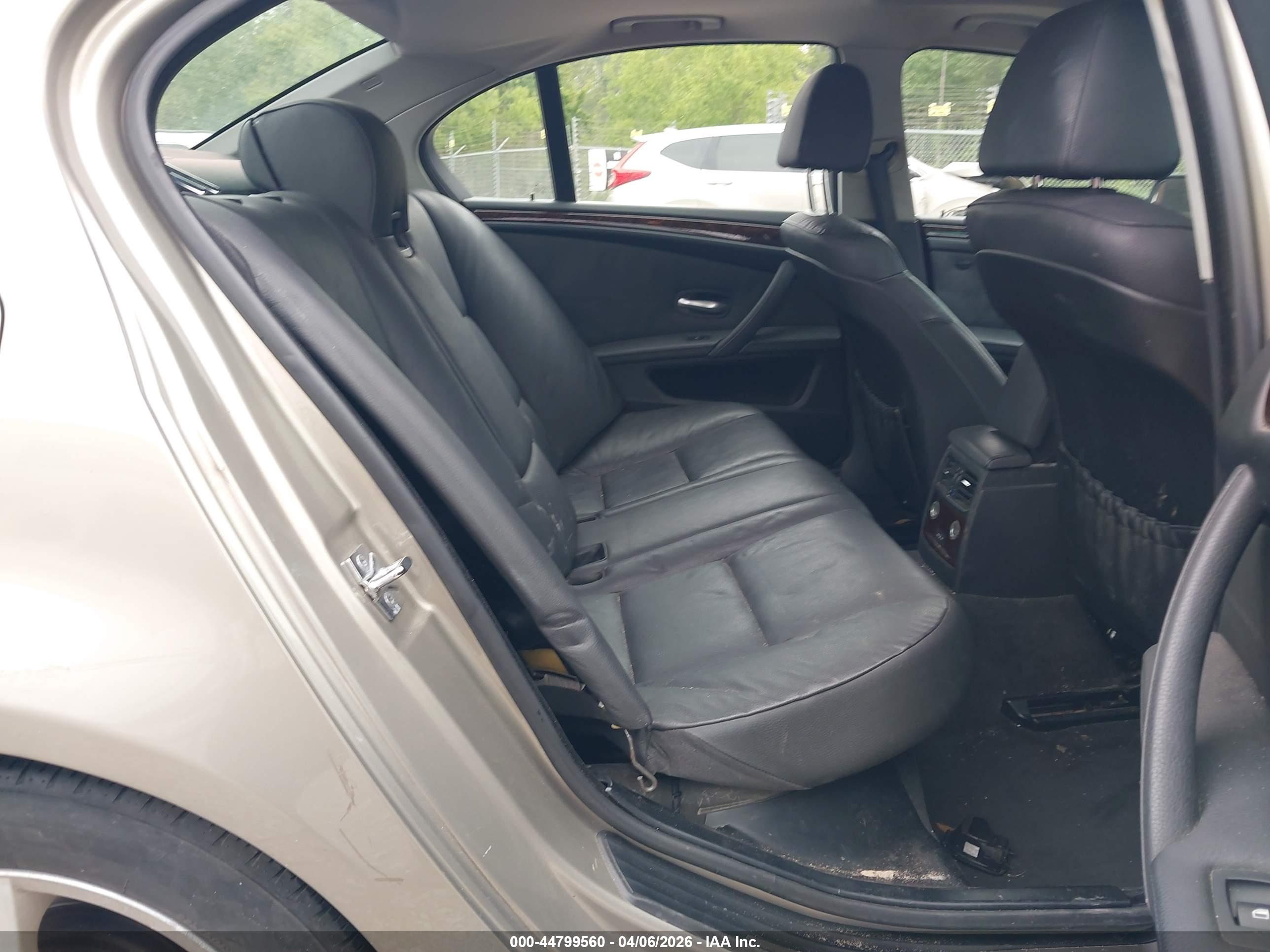 BMW 528I image 8