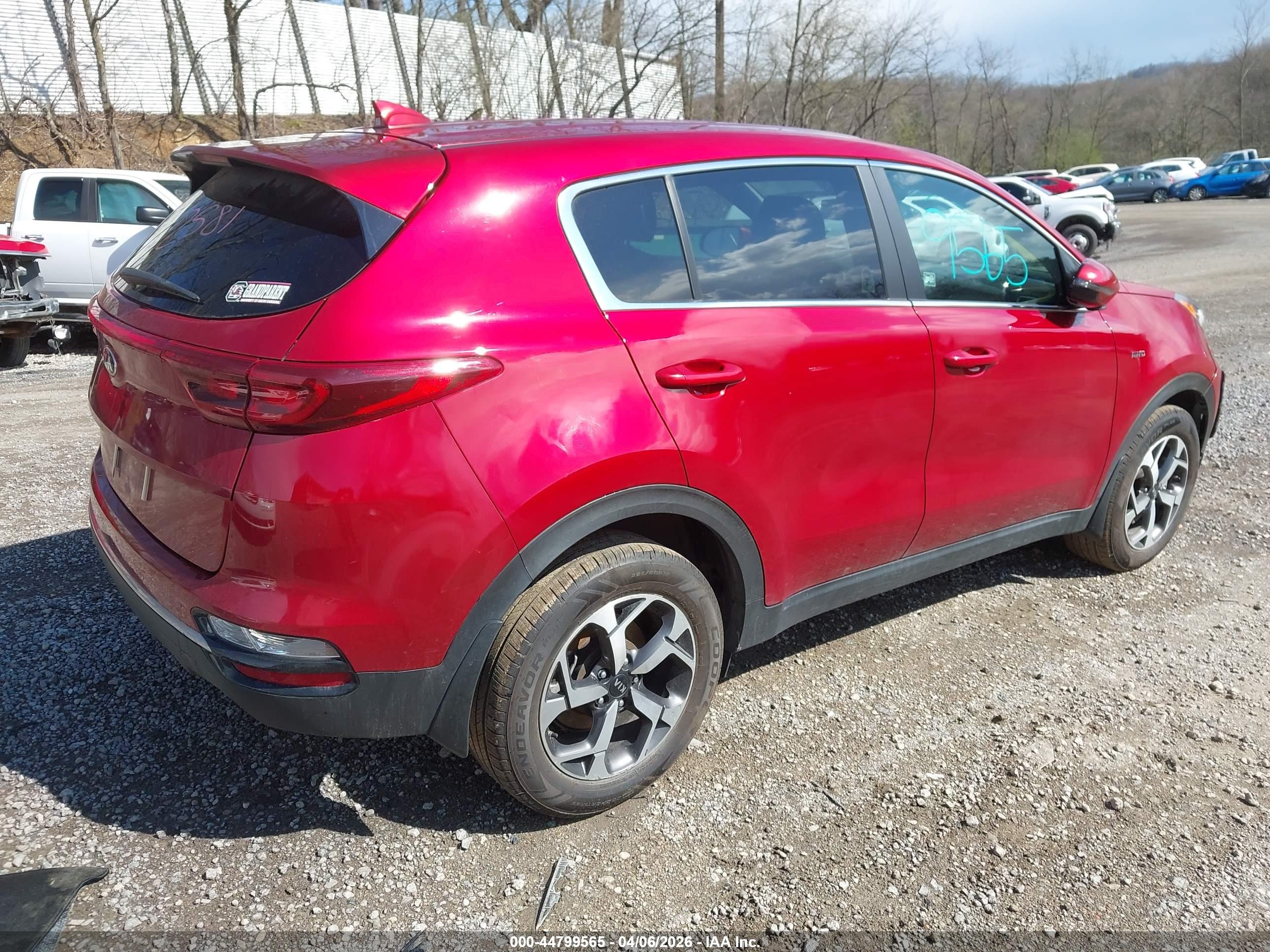 KIA SPORTAGE image 4