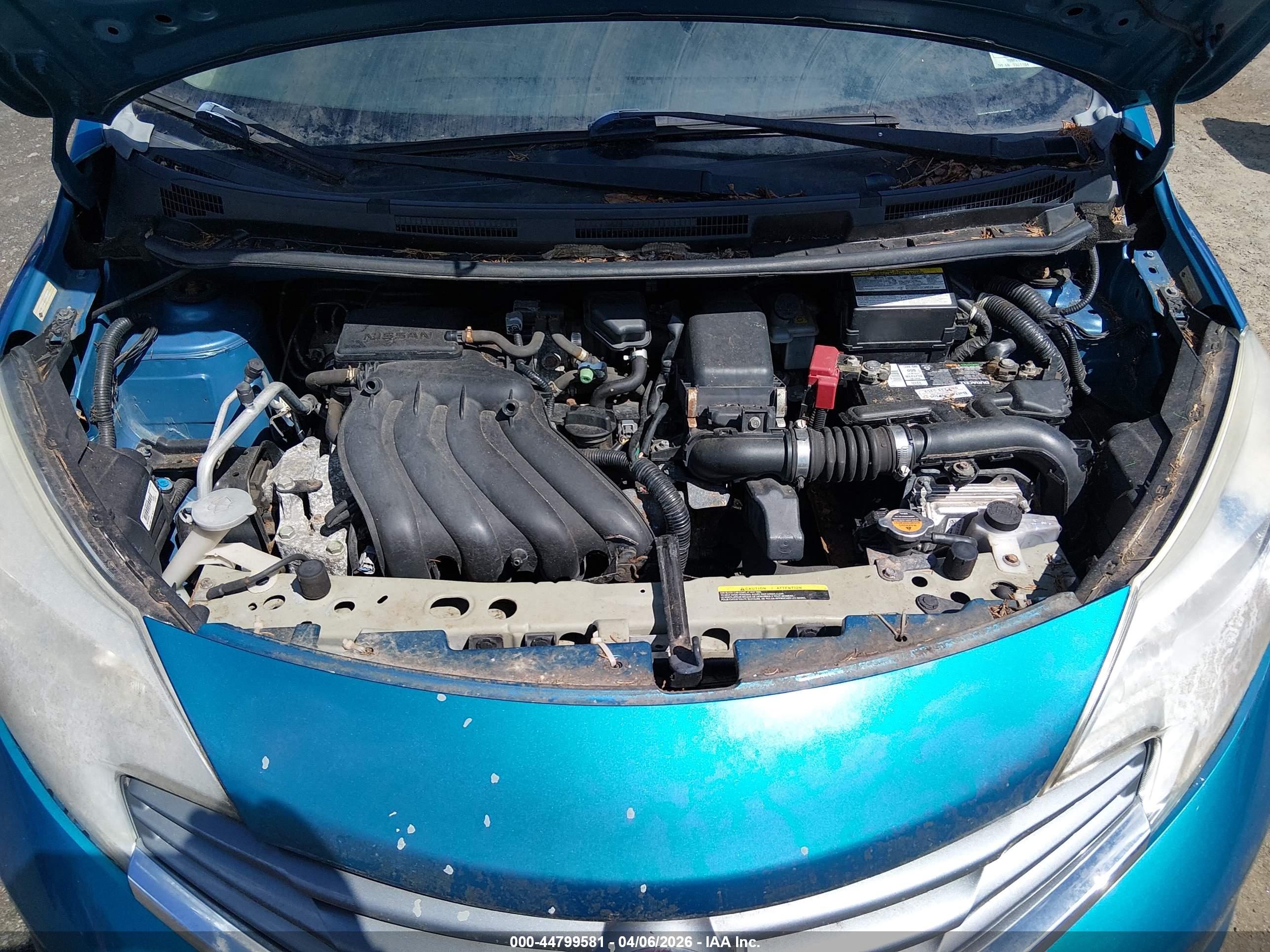 NISSAN VERSA image 10