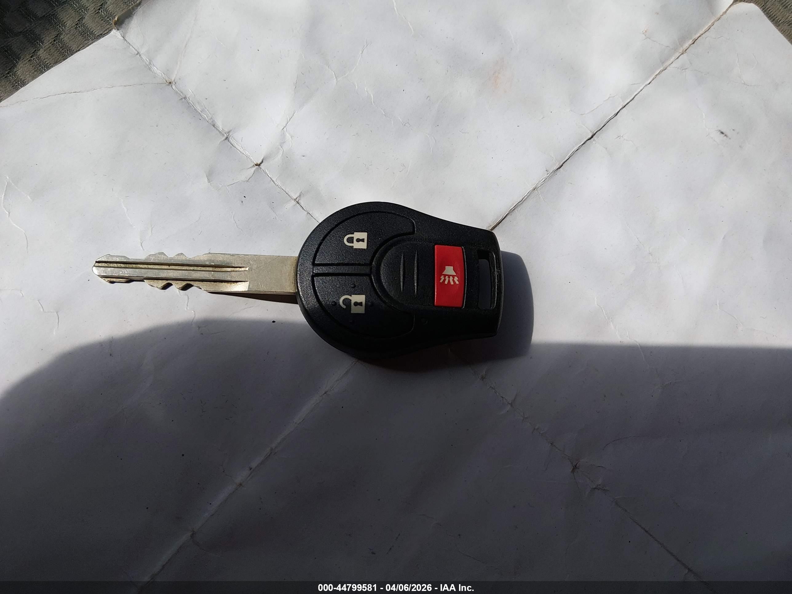NISSAN VERSA image 11