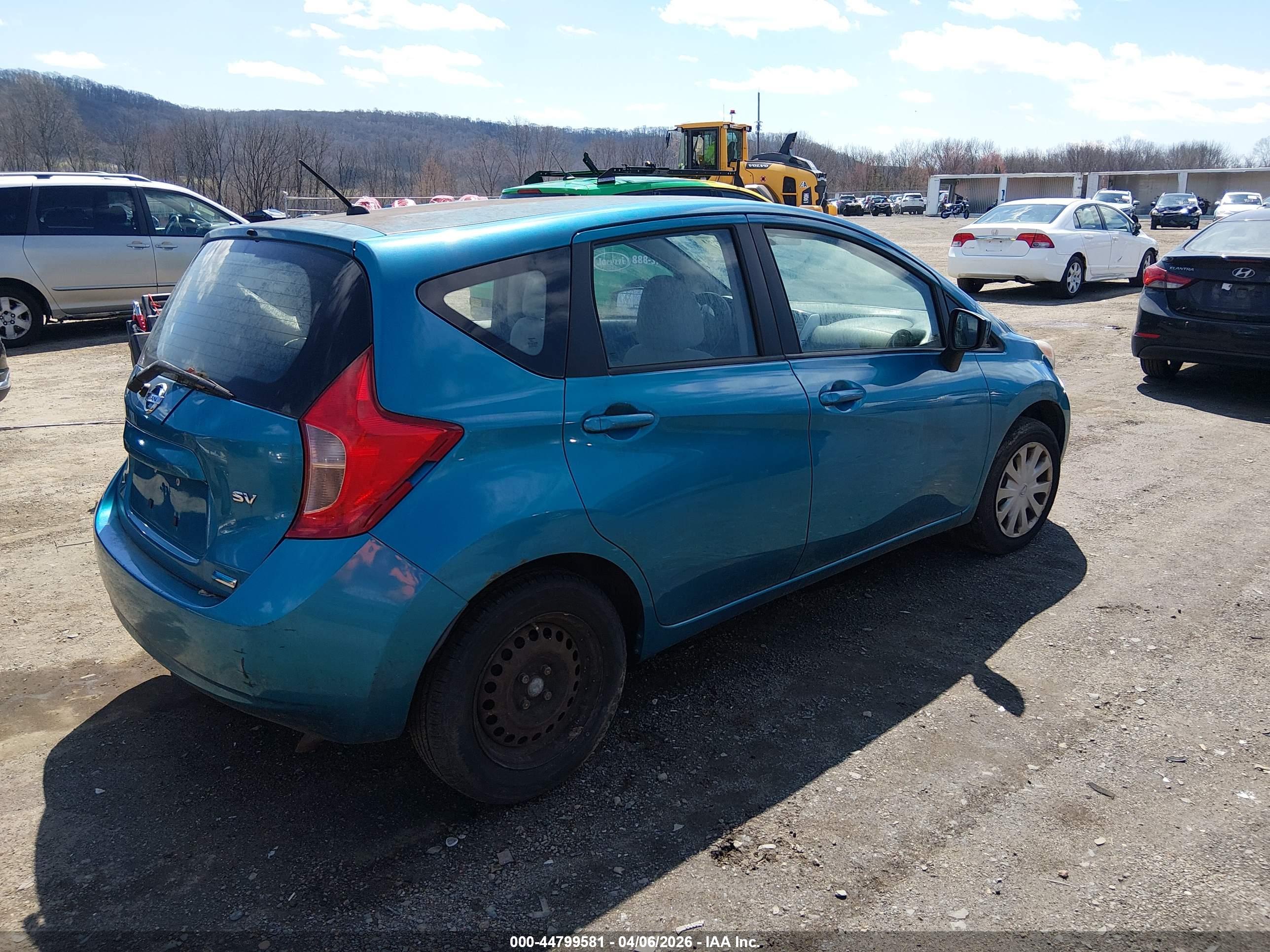 NISSAN VERSA image 4