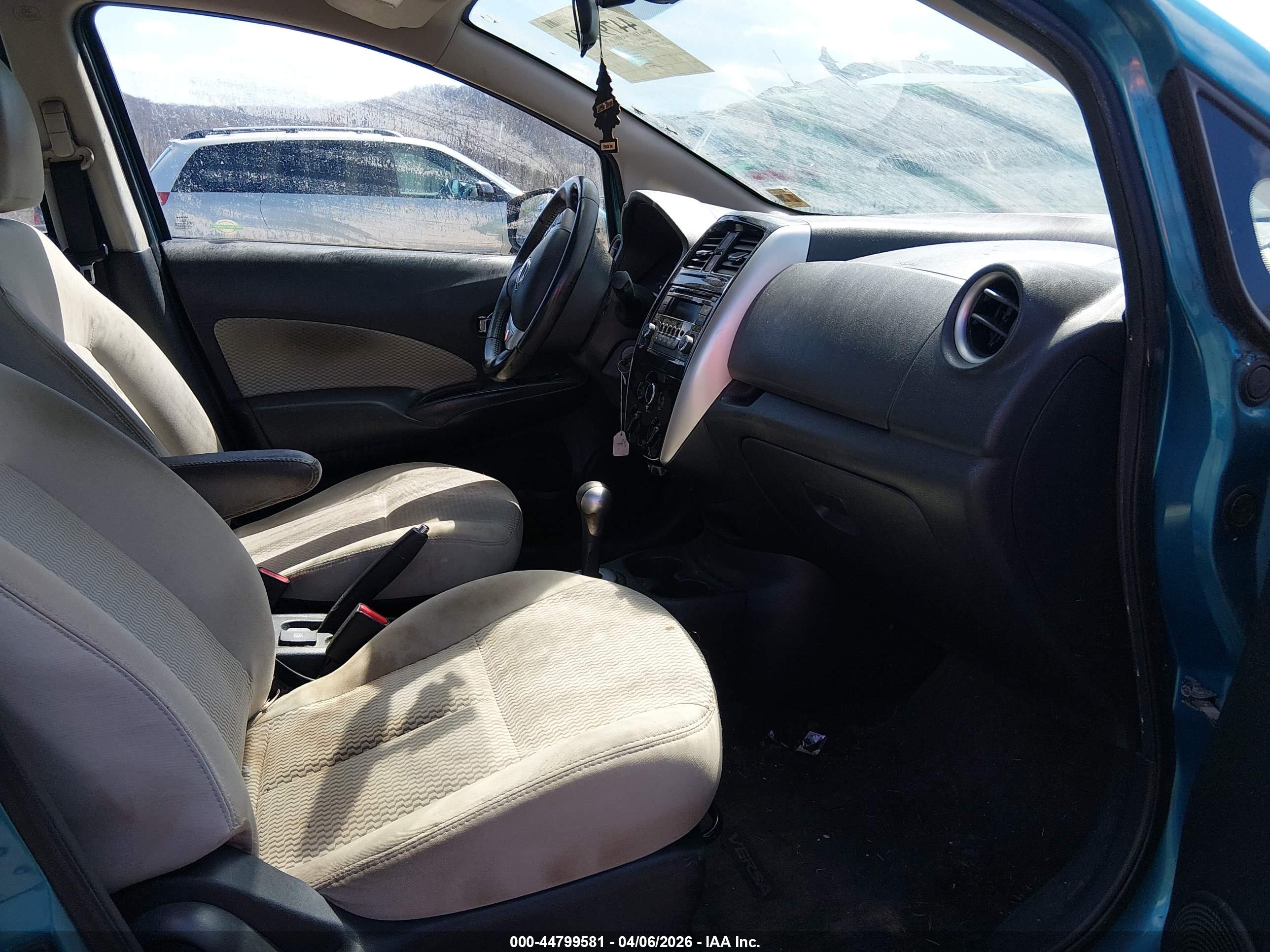 NISSAN VERSA image 5