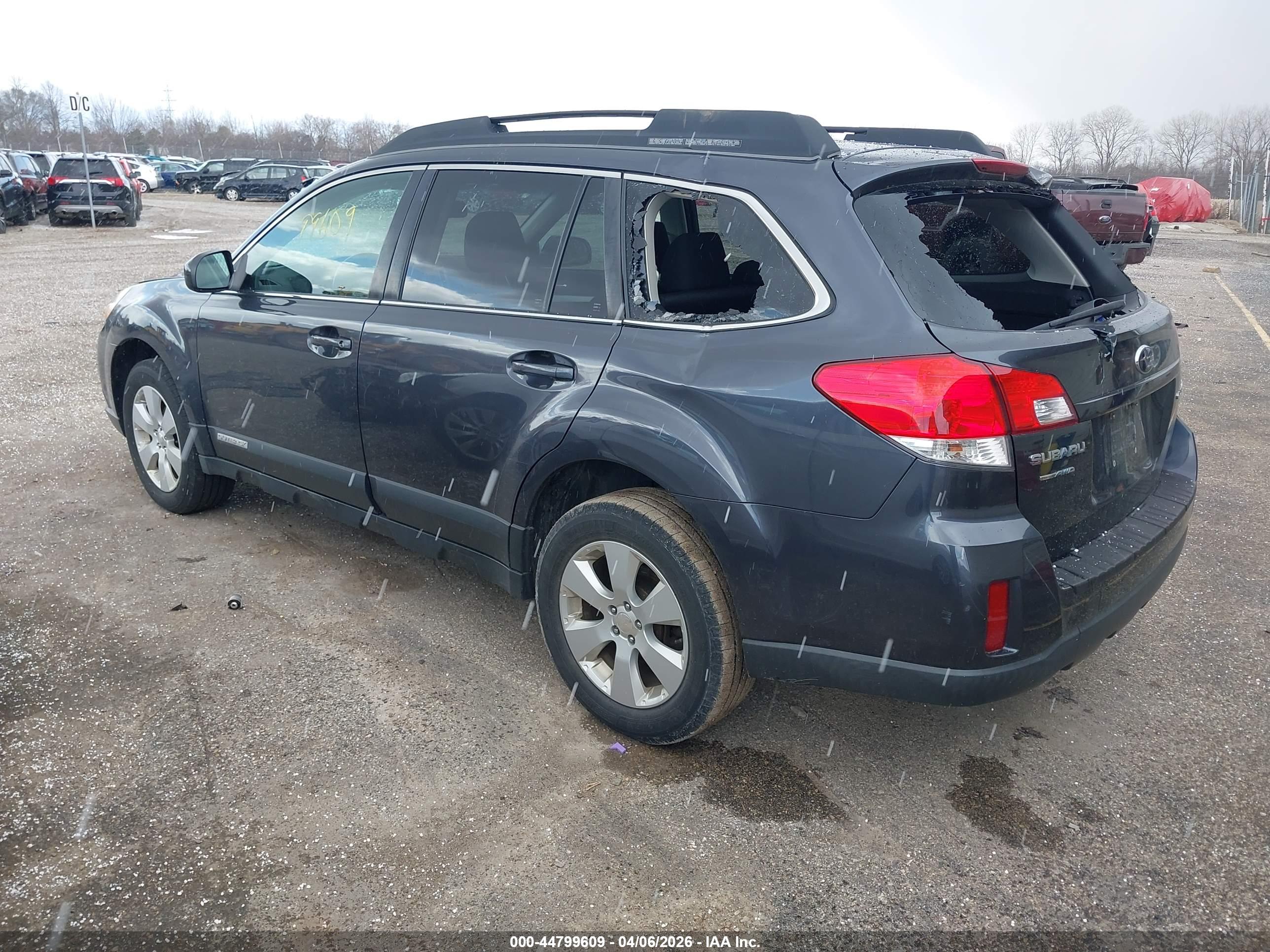 SUBARU OUTBACK image 3