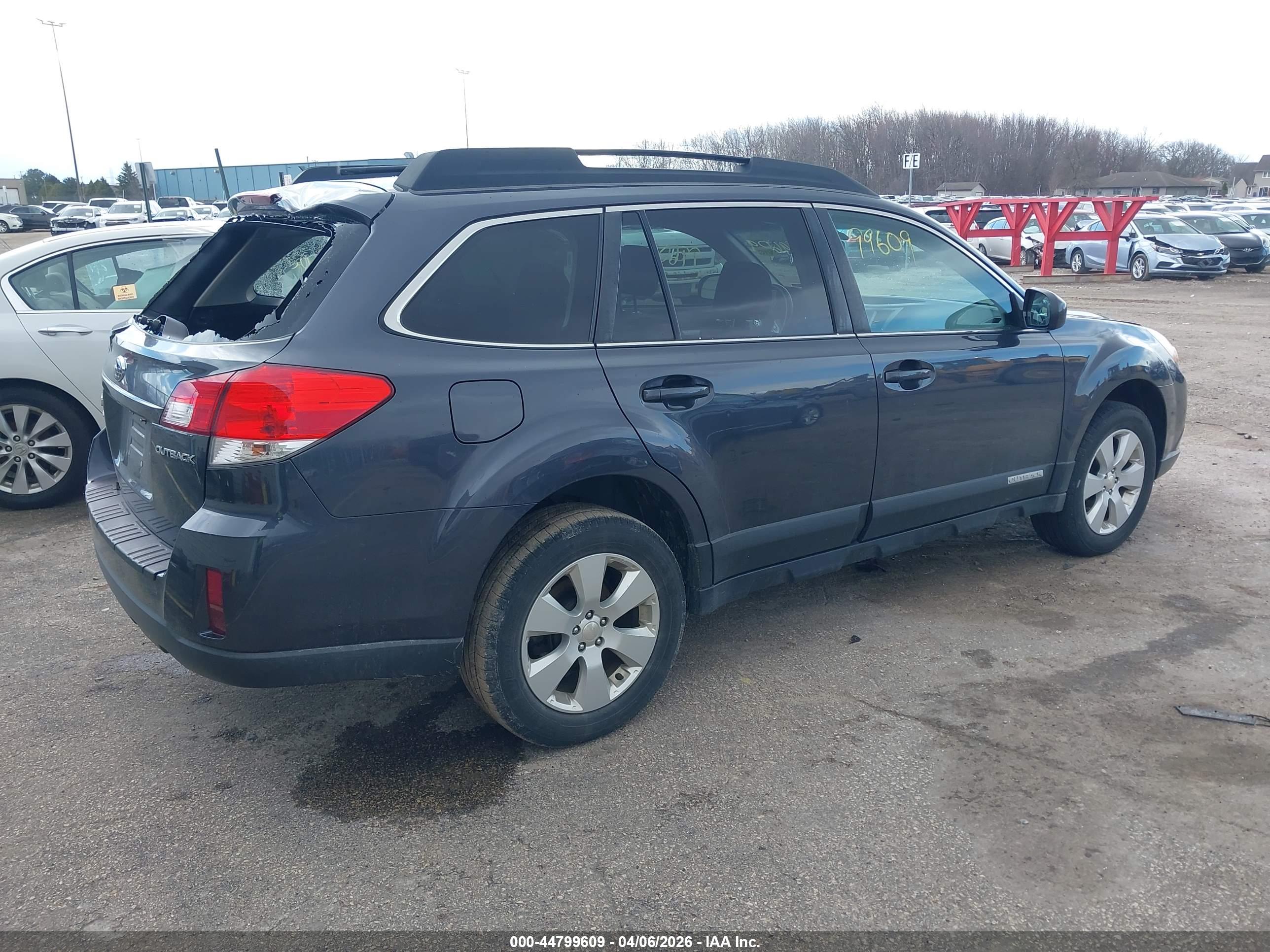 SUBARU OUTBACK image 4