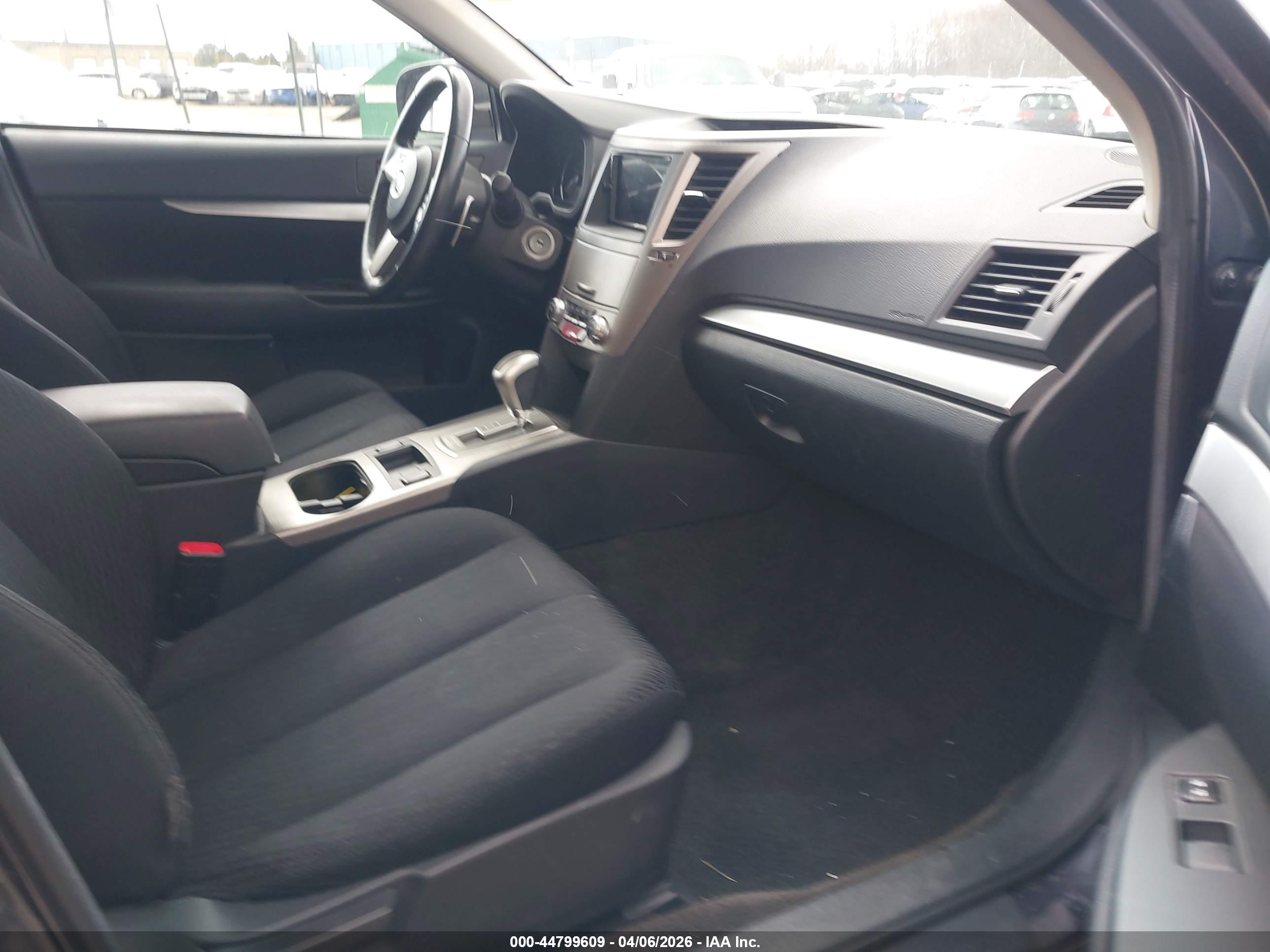 SUBARU OUTBACK image 5