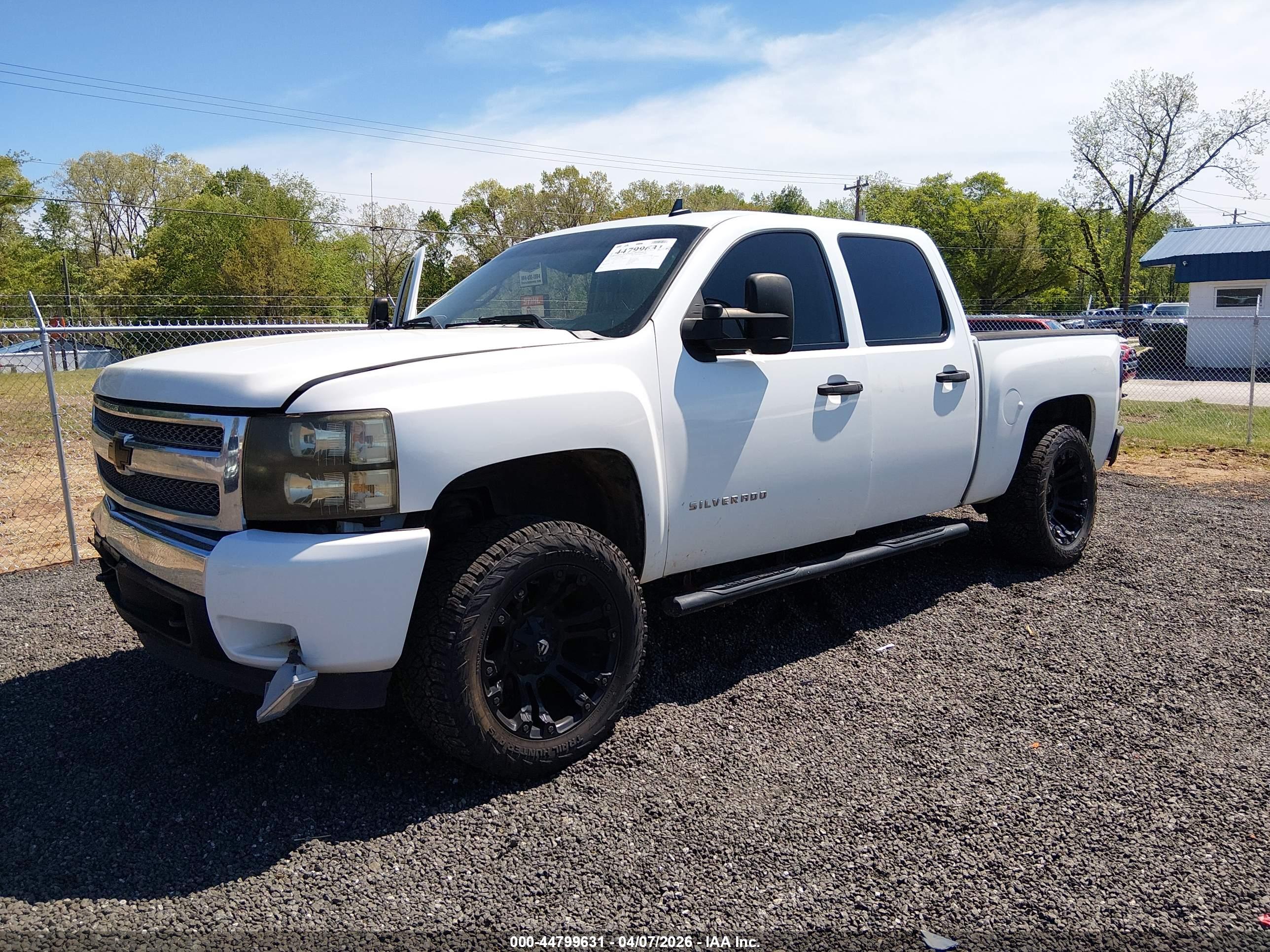 CHEVROLET SILVERADO image 2