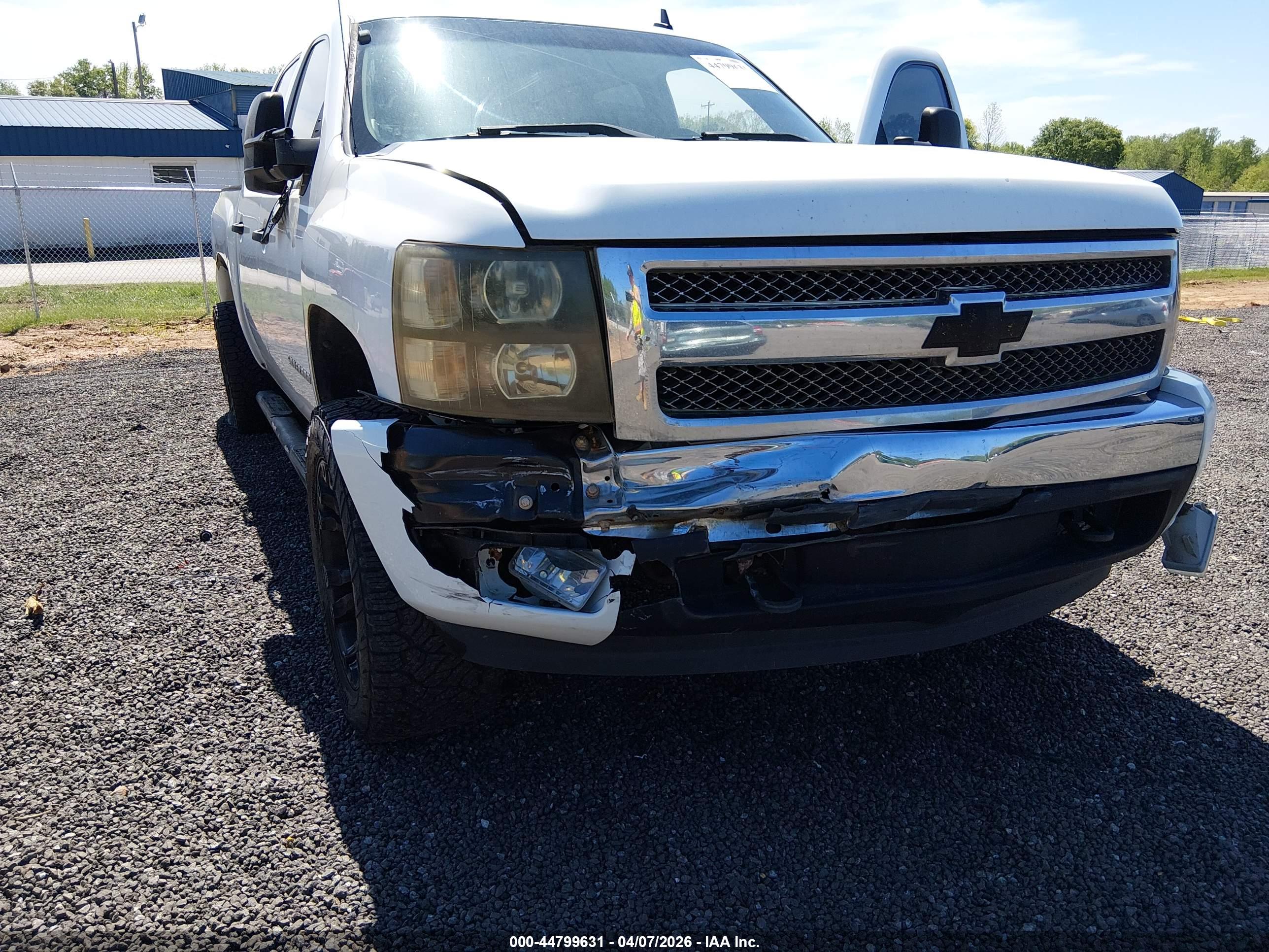 CHEVROLET SILVERADO image 6