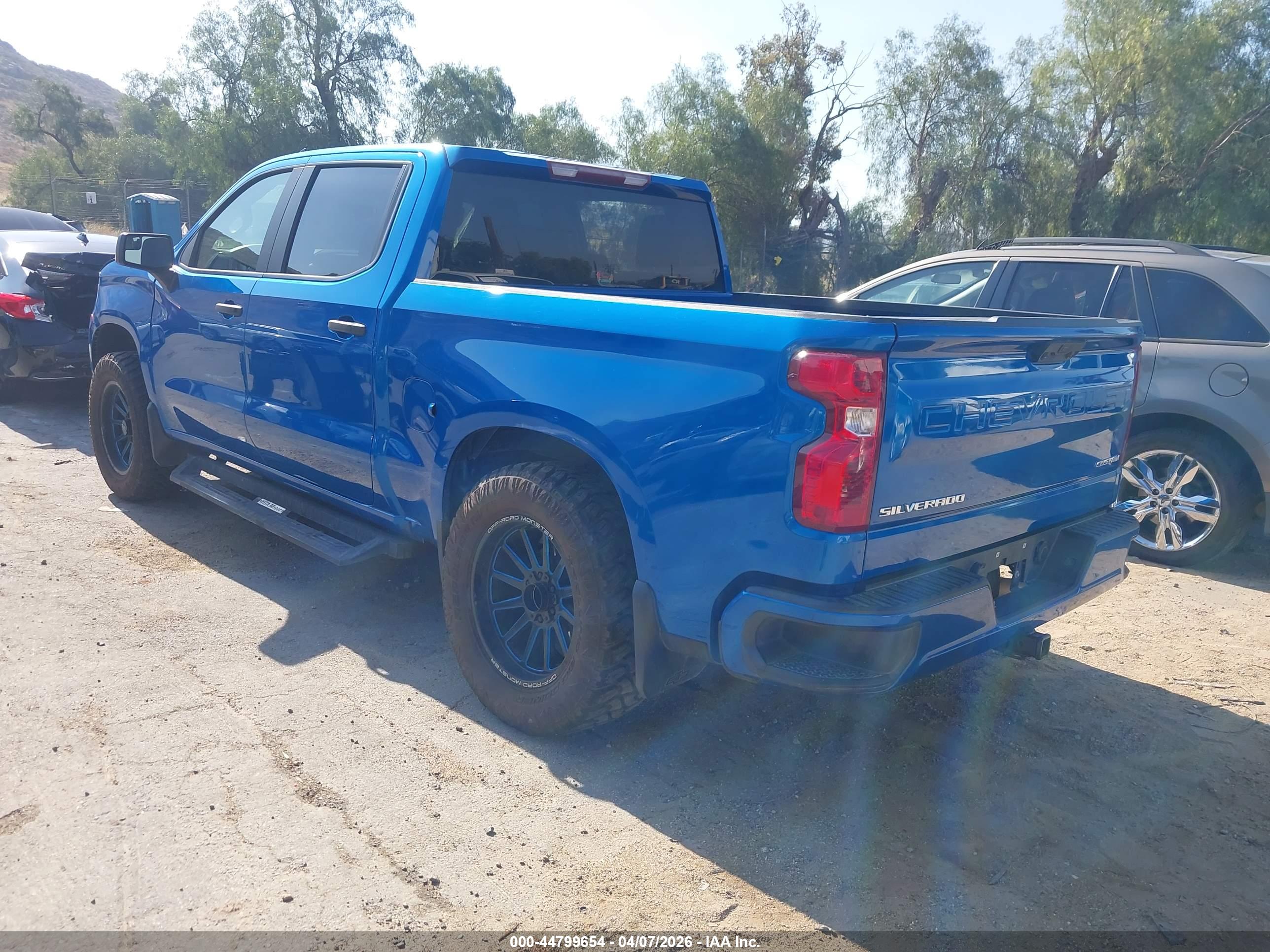 CHEVROLET SILVERADO image 3