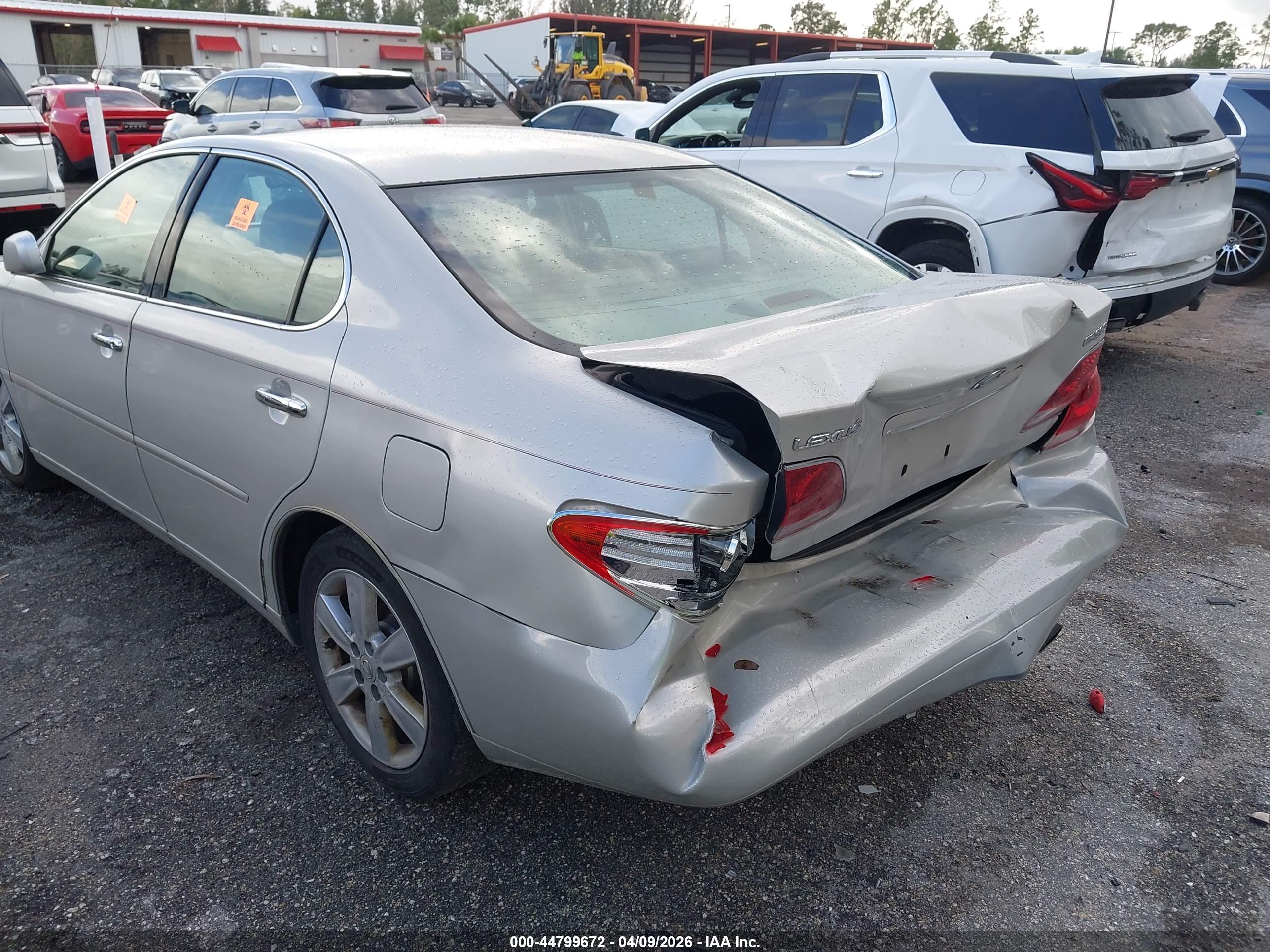 LEXUS ES image 6