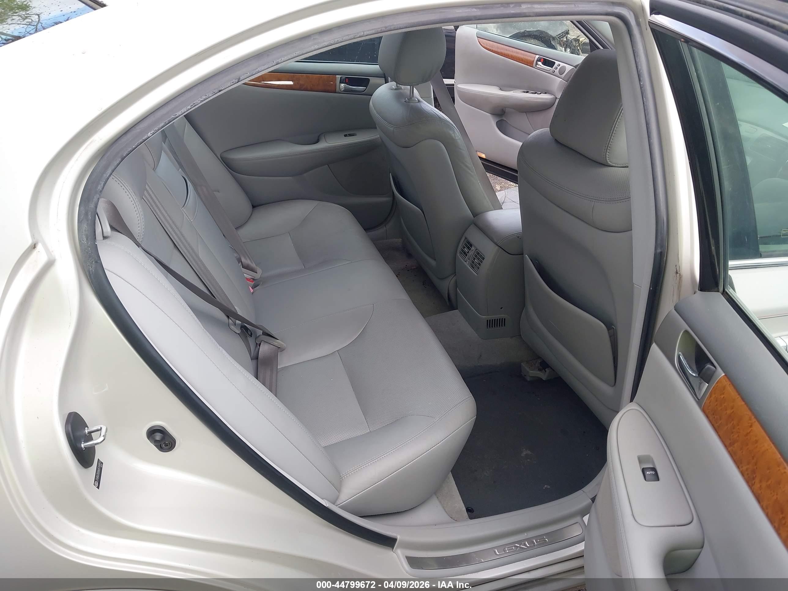 LEXUS ES image 8