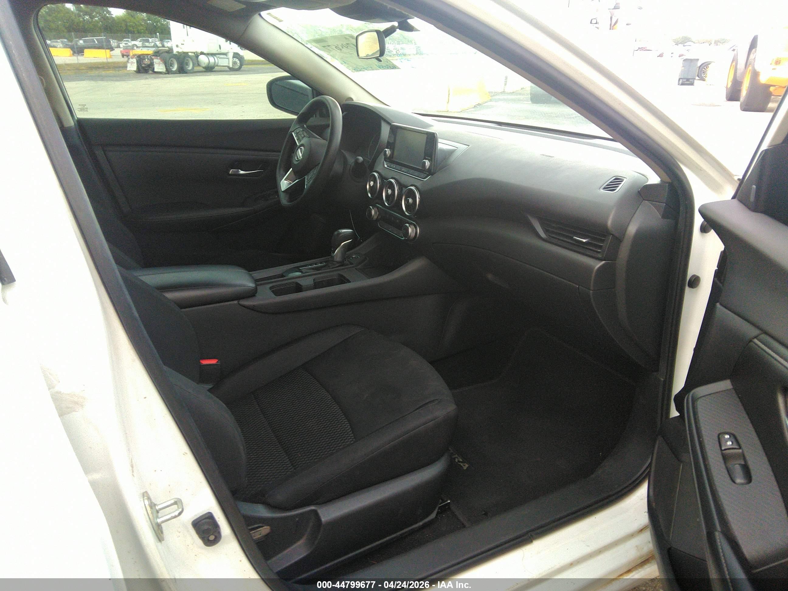 NISSAN SENTRA image 5