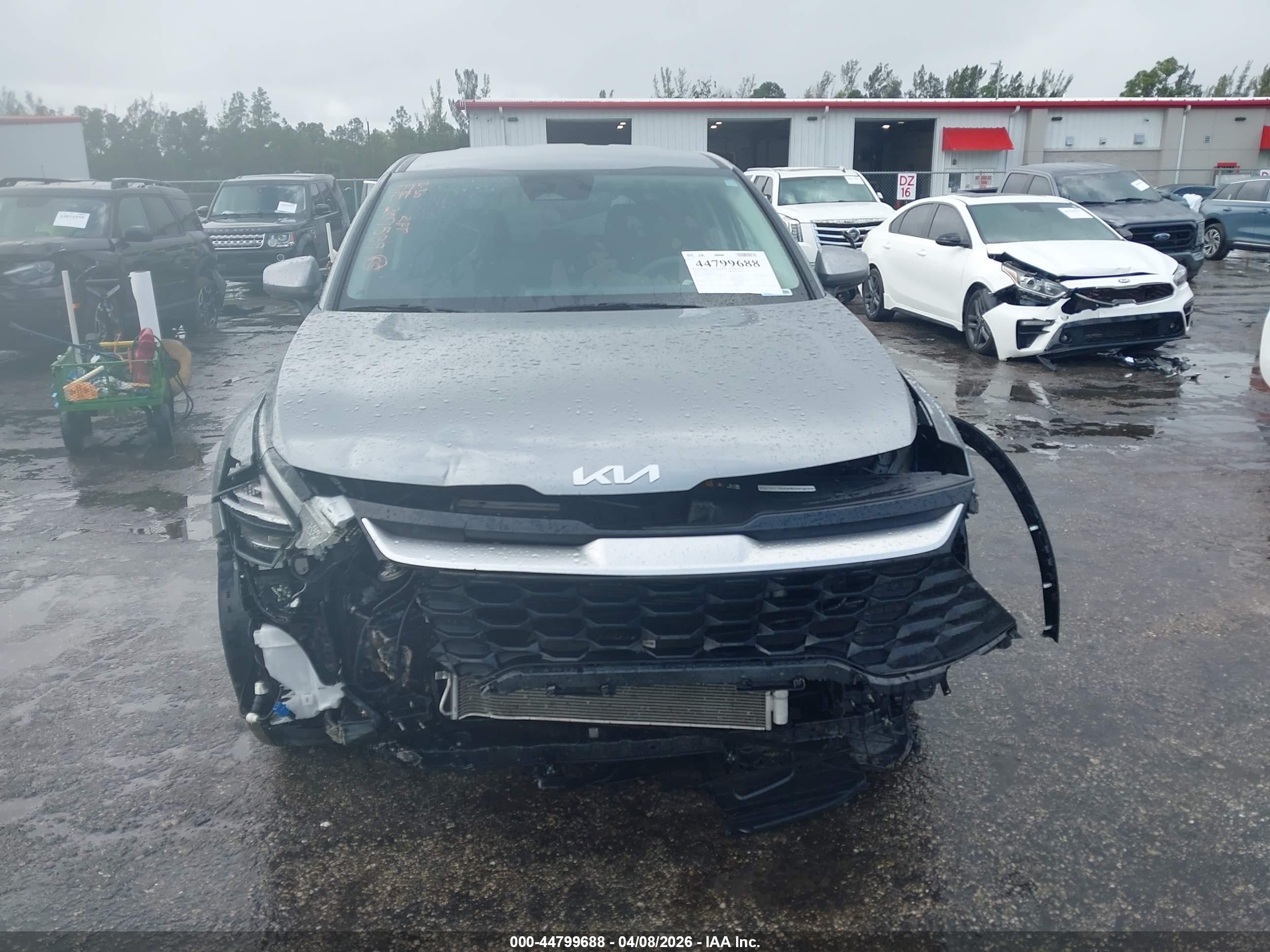 KIA SPORTAGE image 6