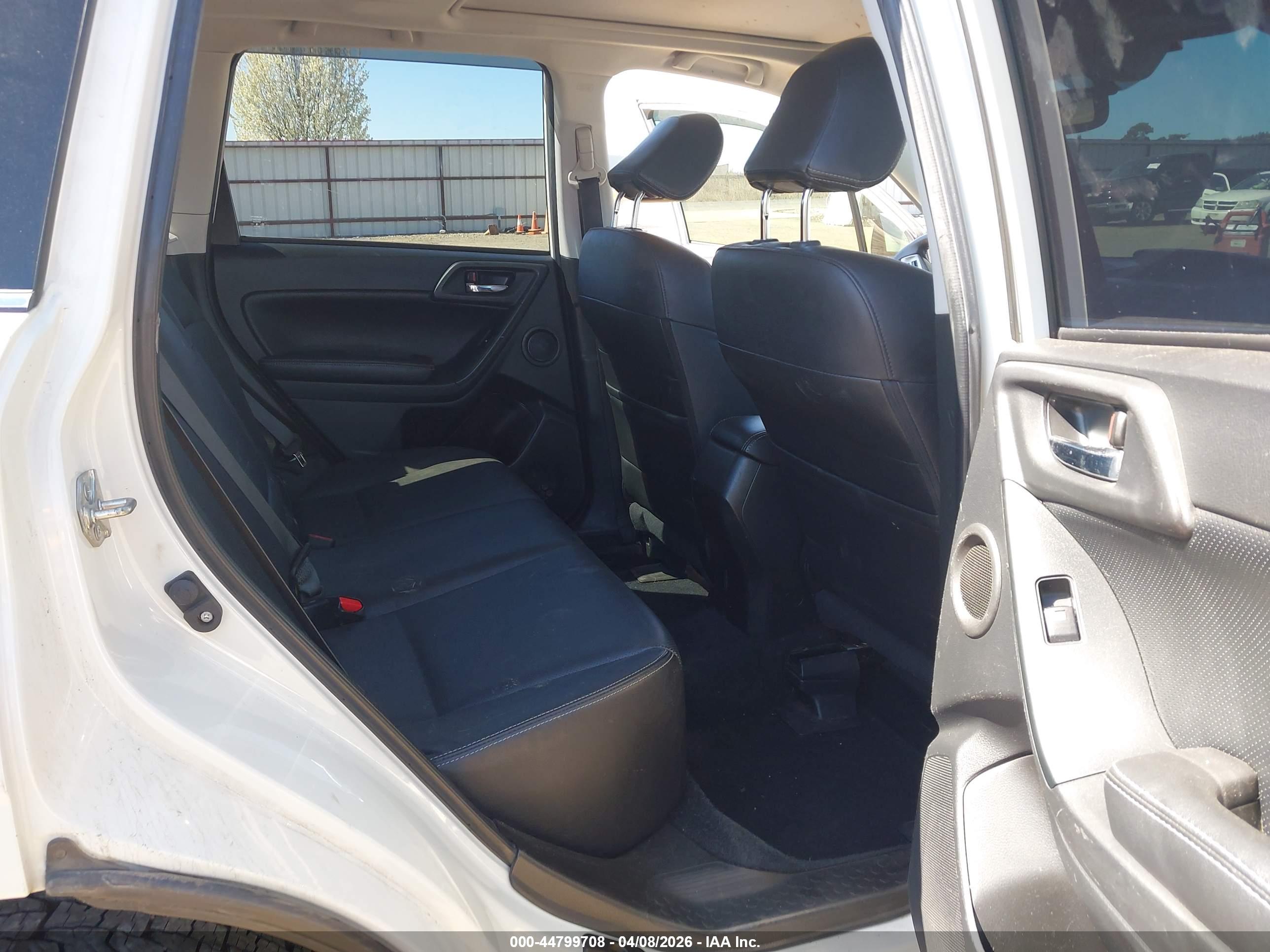 SUBARU FORESTER image 8