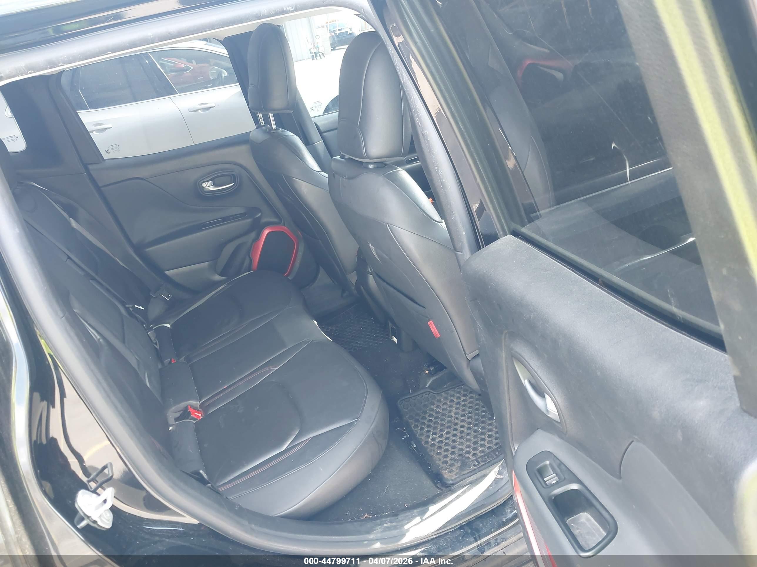 JEEP RENEGADE image 8