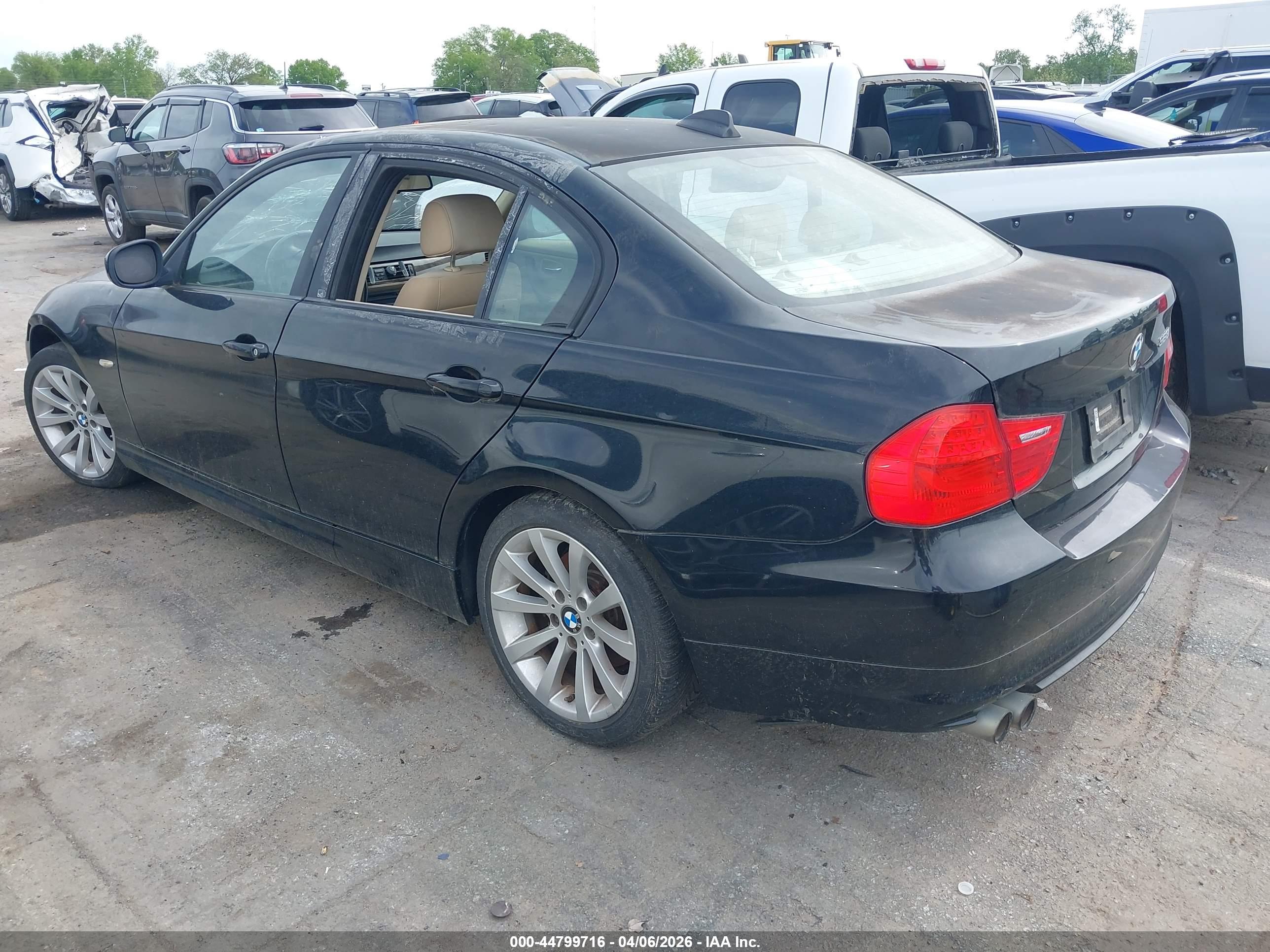 BMW 328I image 3
