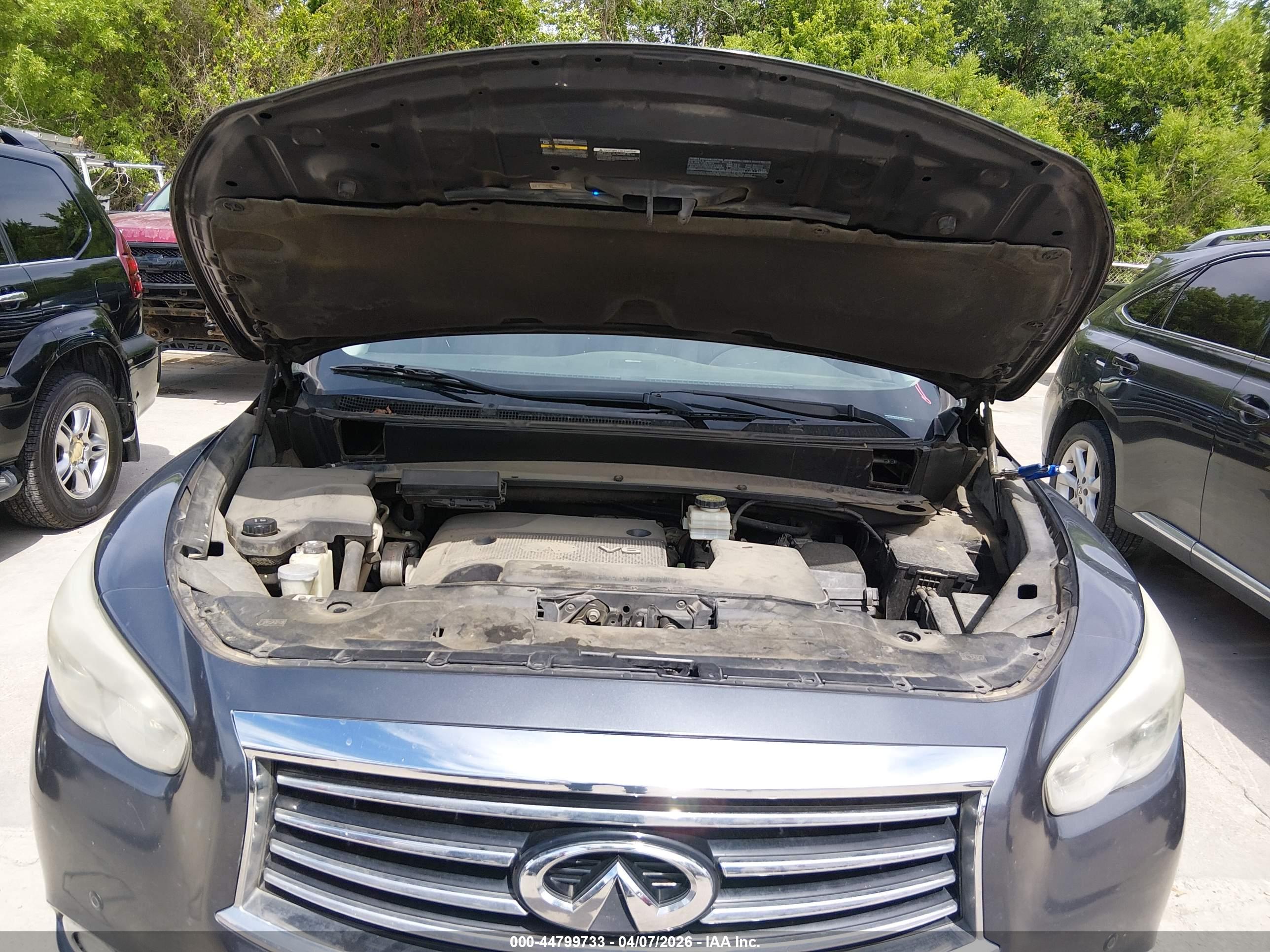 INFINITI JX35 image 10