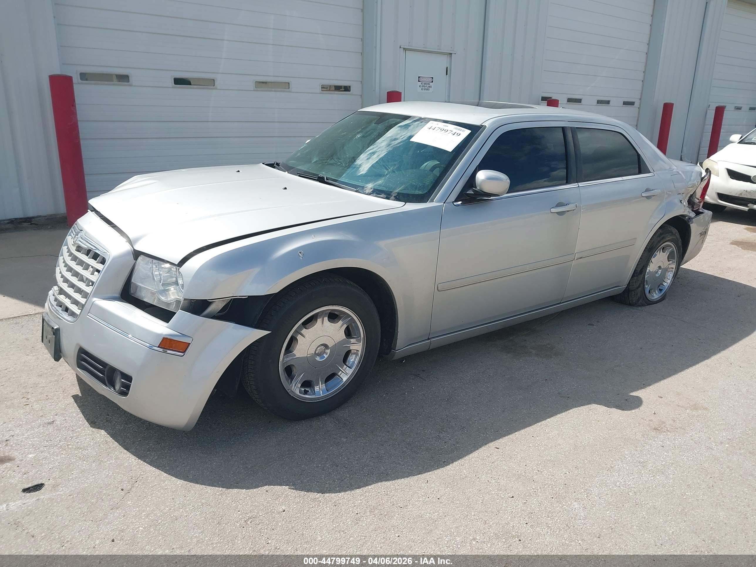 CHRYSLER 300 image 2