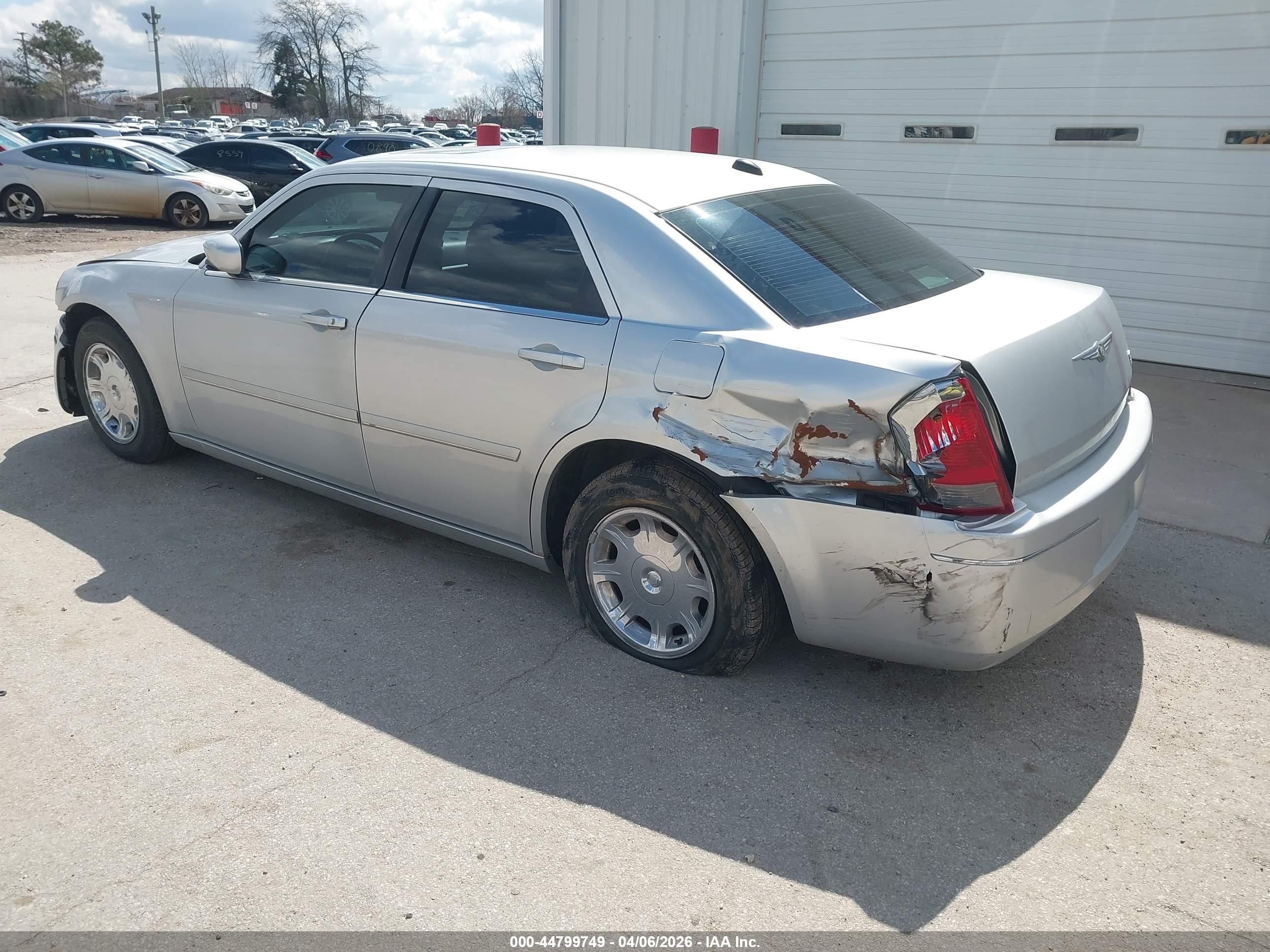 CHRYSLER 300 image 3