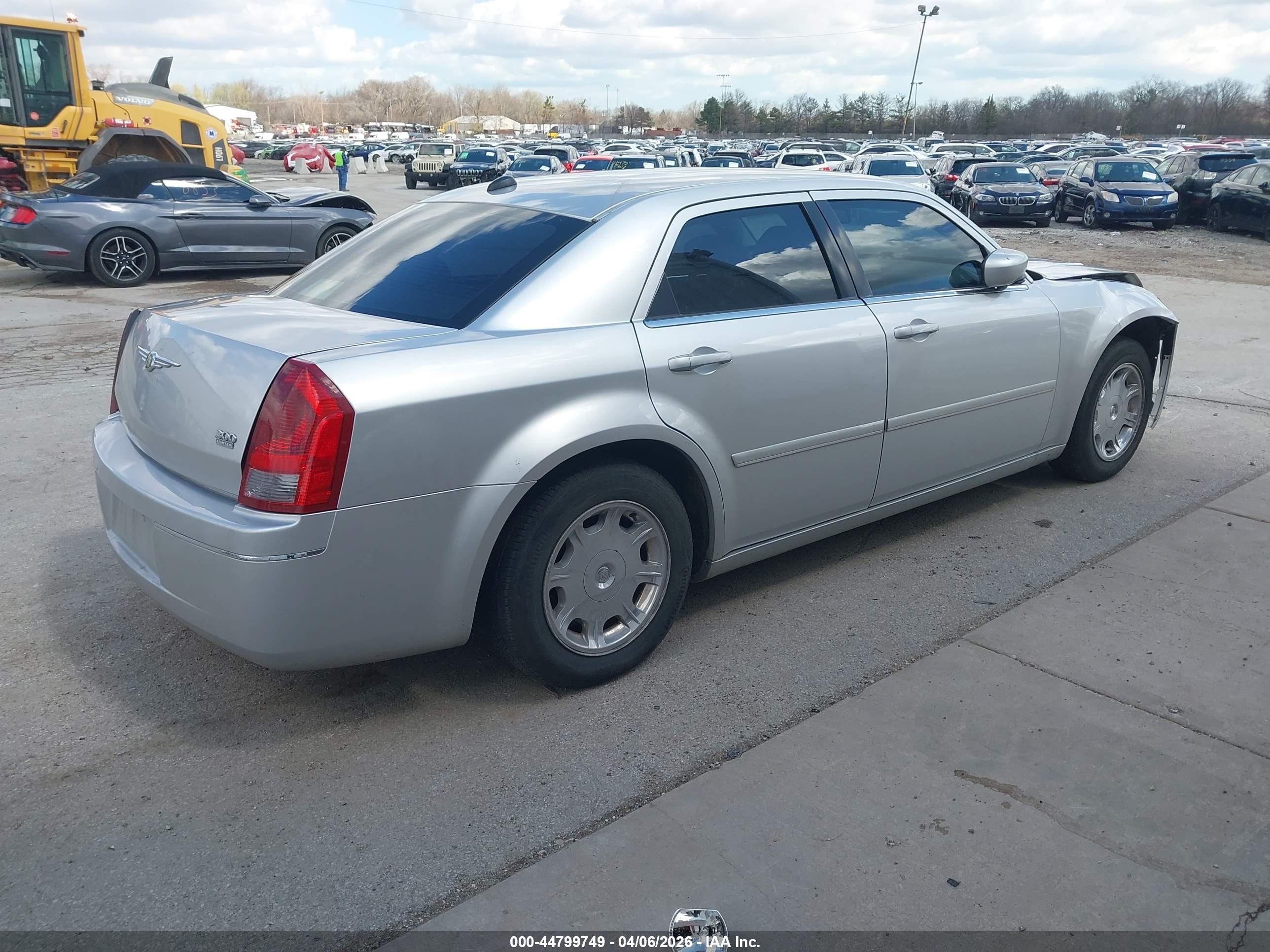 CHRYSLER 300 image 4